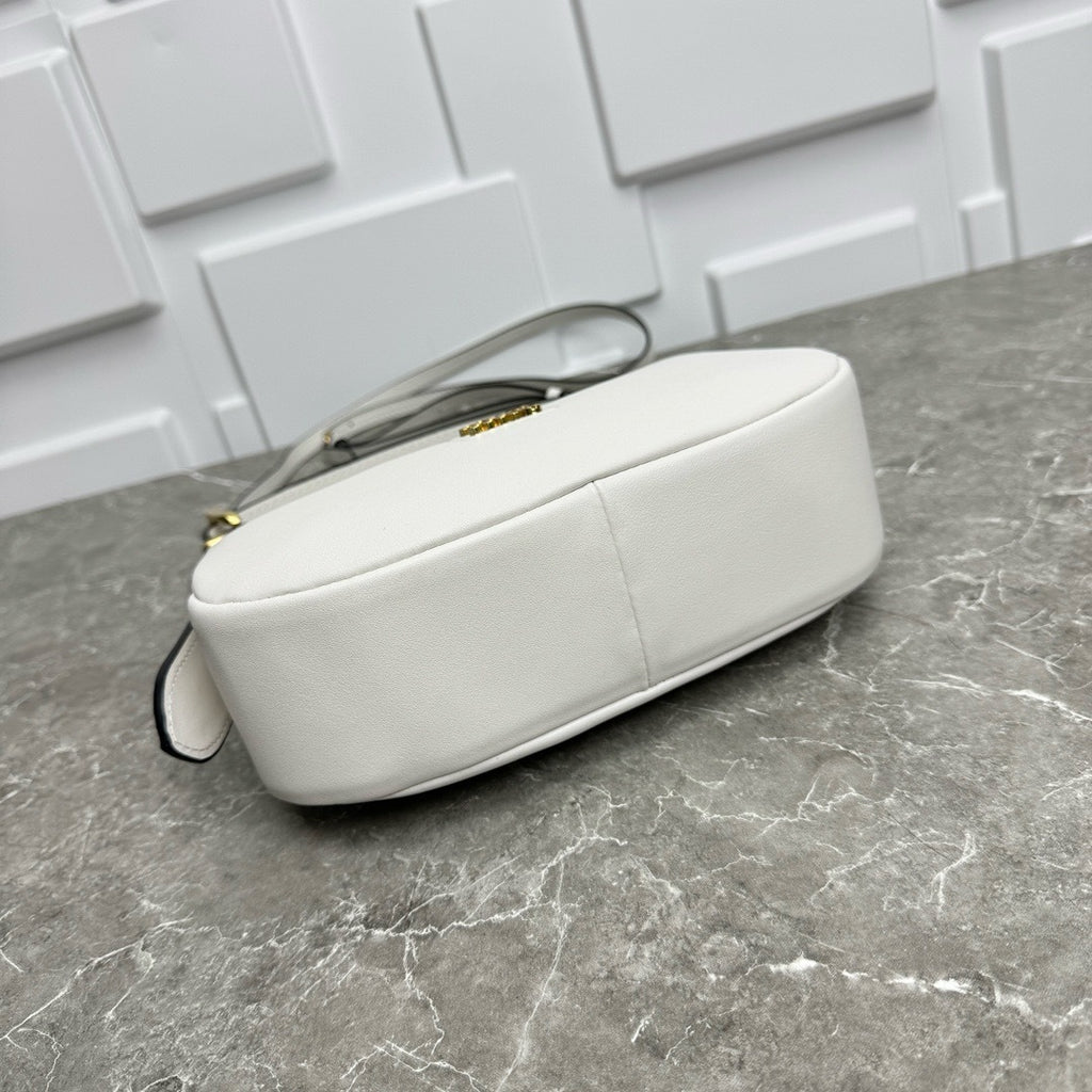 Full-Grain Leather Shoulder Bag – Minimal Chic