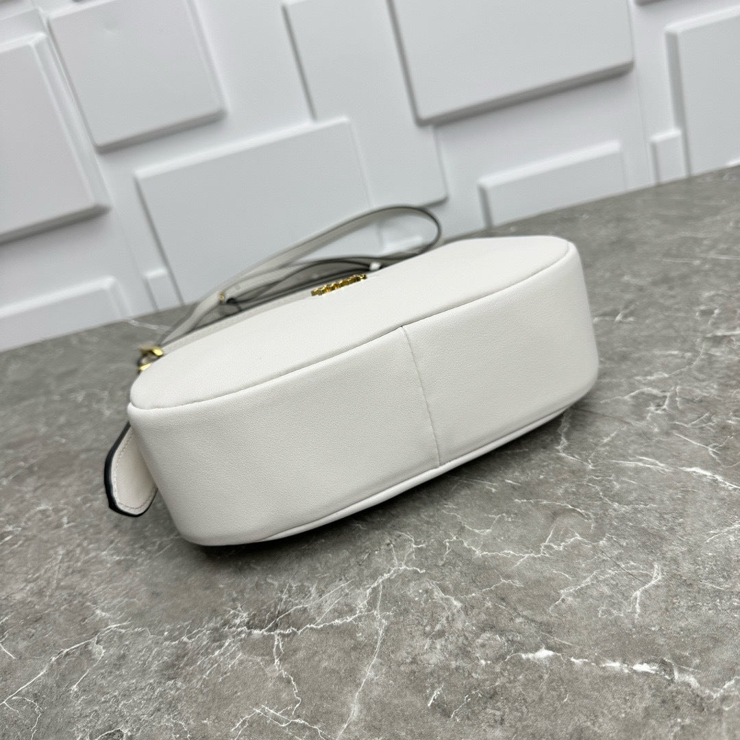 Full-Grain Leather Shoulder Bag – Minimal Chic