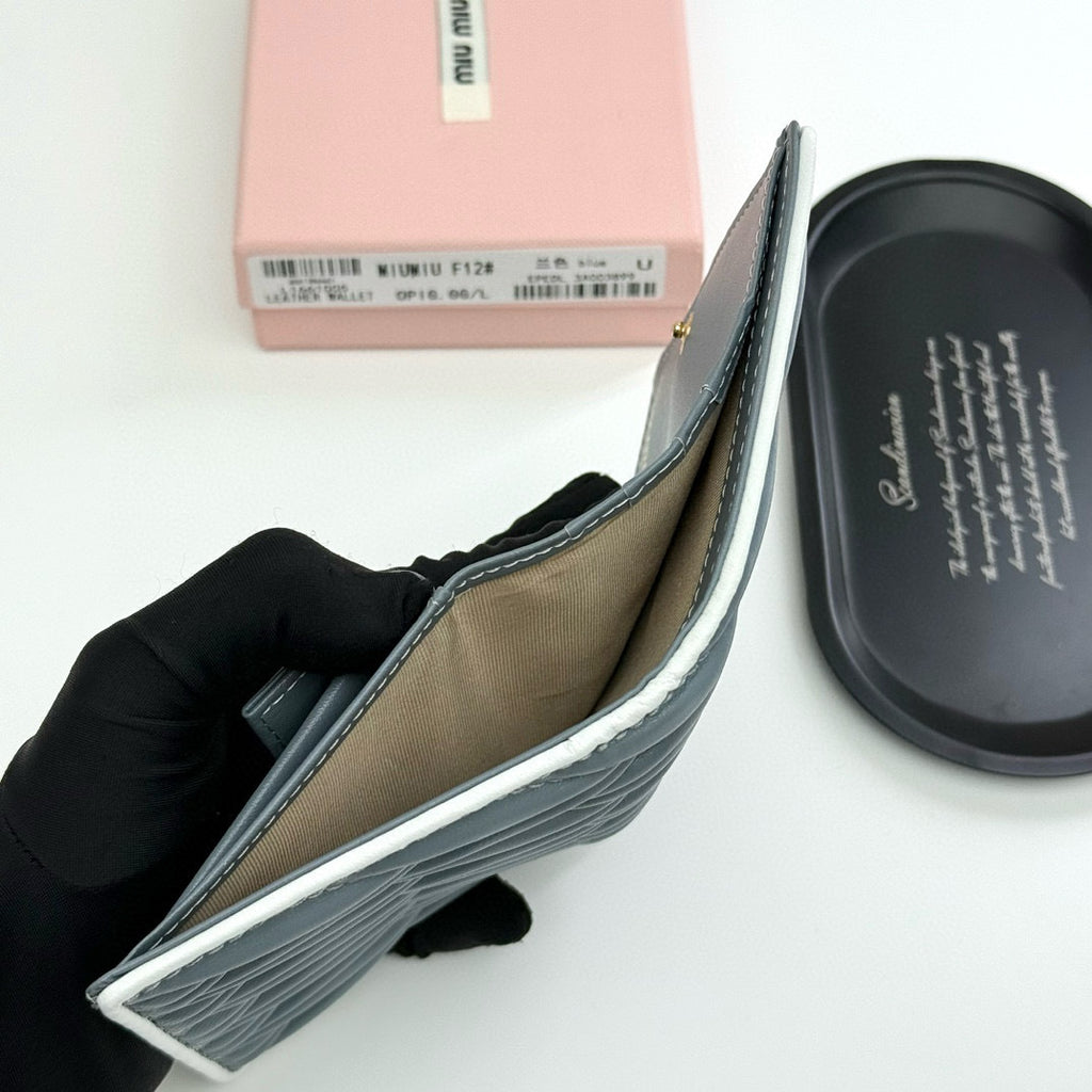 New-Season Compact Tri-Fold Mini Wallet – Embossed Design