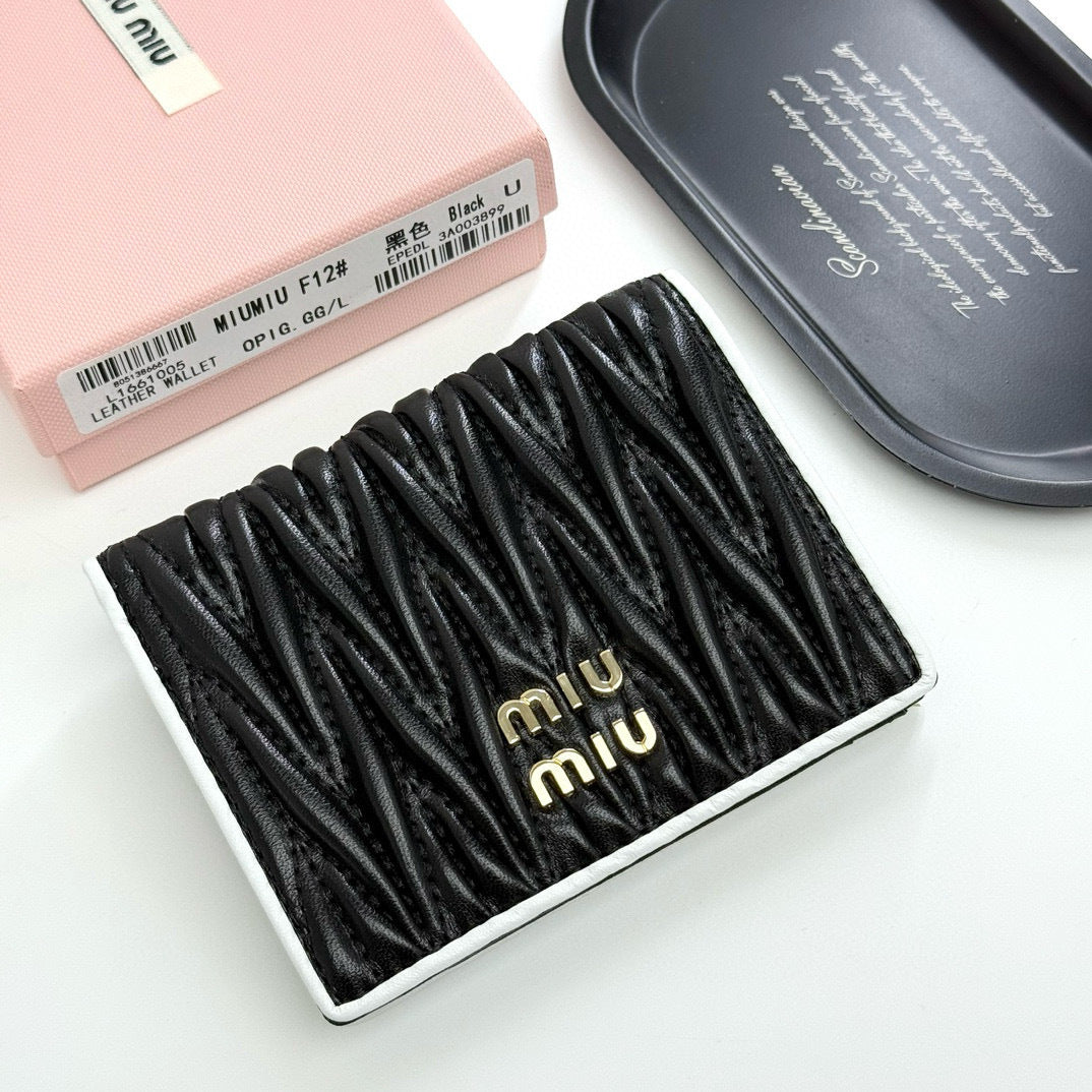 New-Season Compact Tri-Fold Mini Wallet – Embossed Design