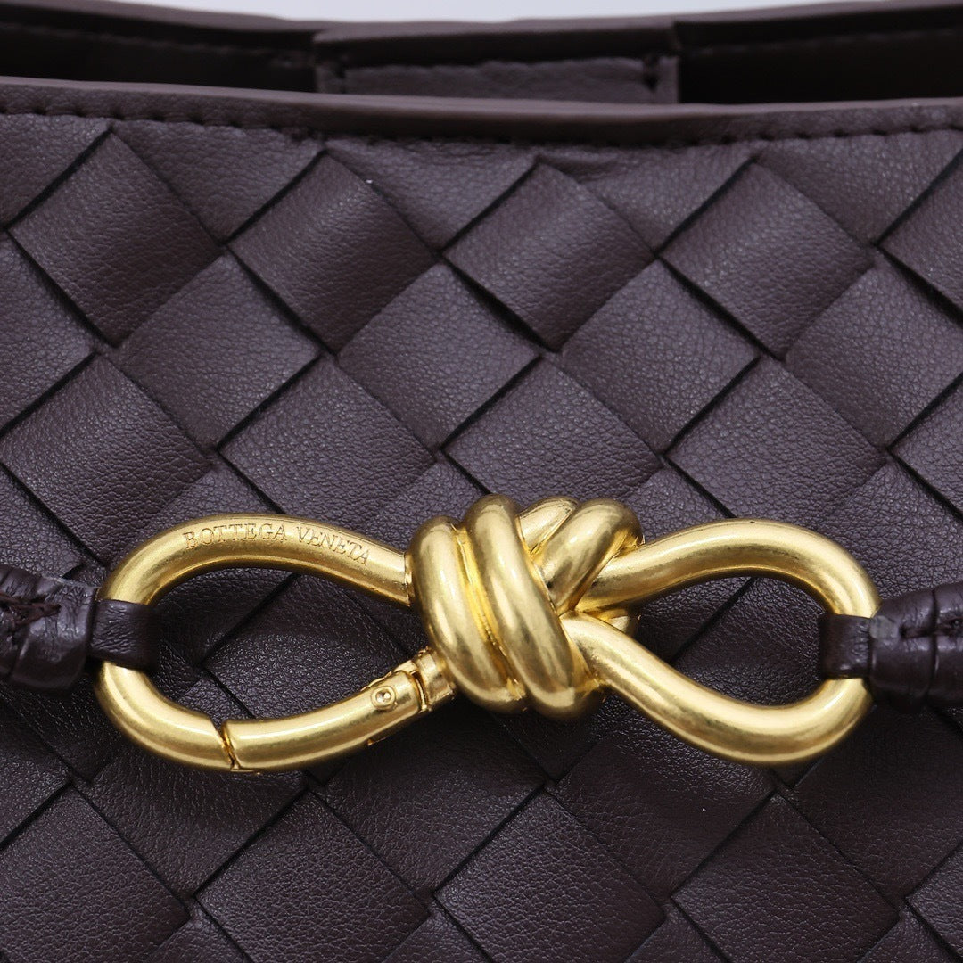 B*V | 23 New Andiamo Handbag