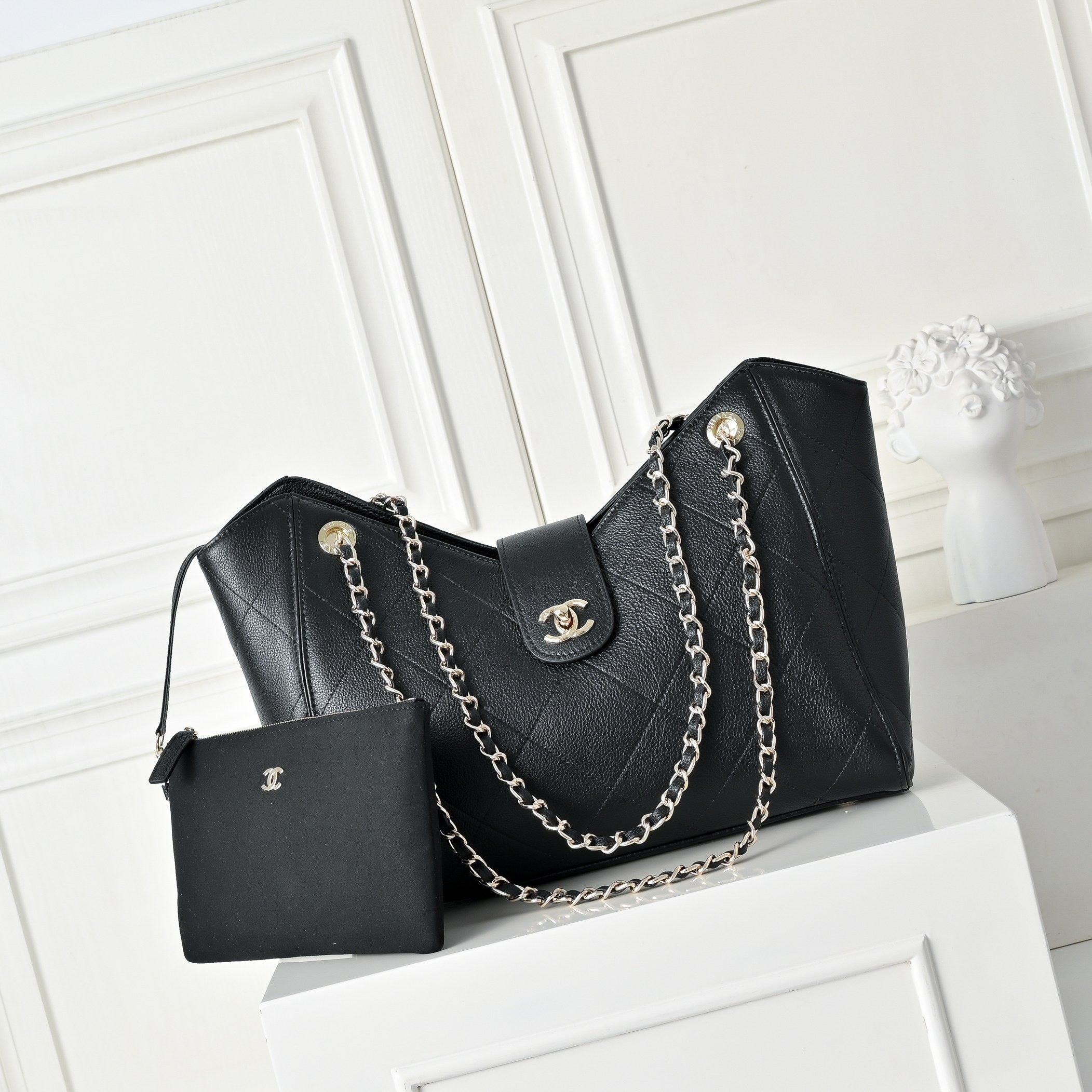 Spring Early Collection Quilted Chain Tote Bag