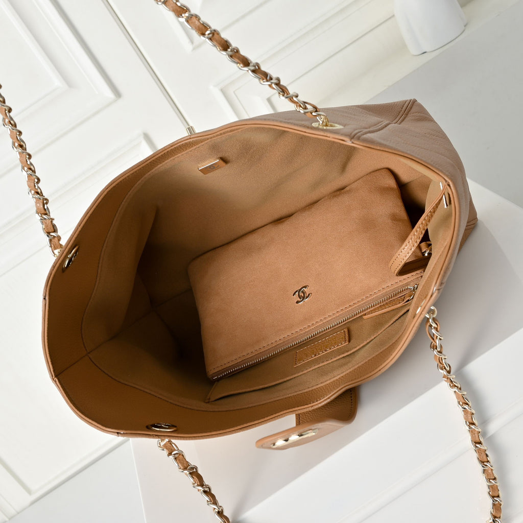 Spring Early Collection Quilted Chain Tote Bag
