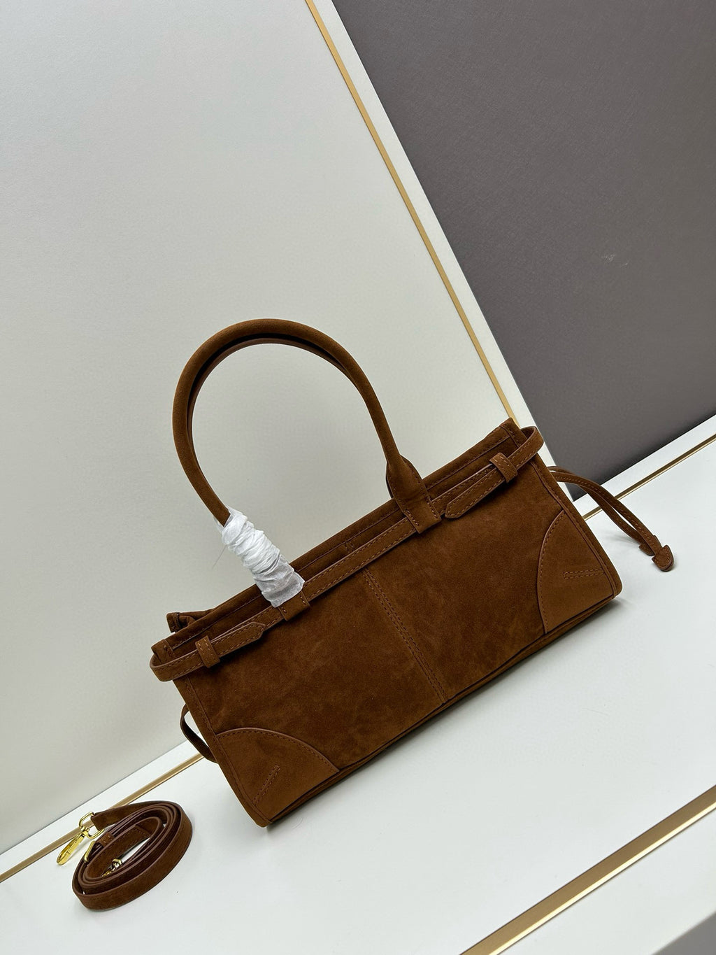 New Arrival P : Vintage-Inspired Glossy Leather Handbag