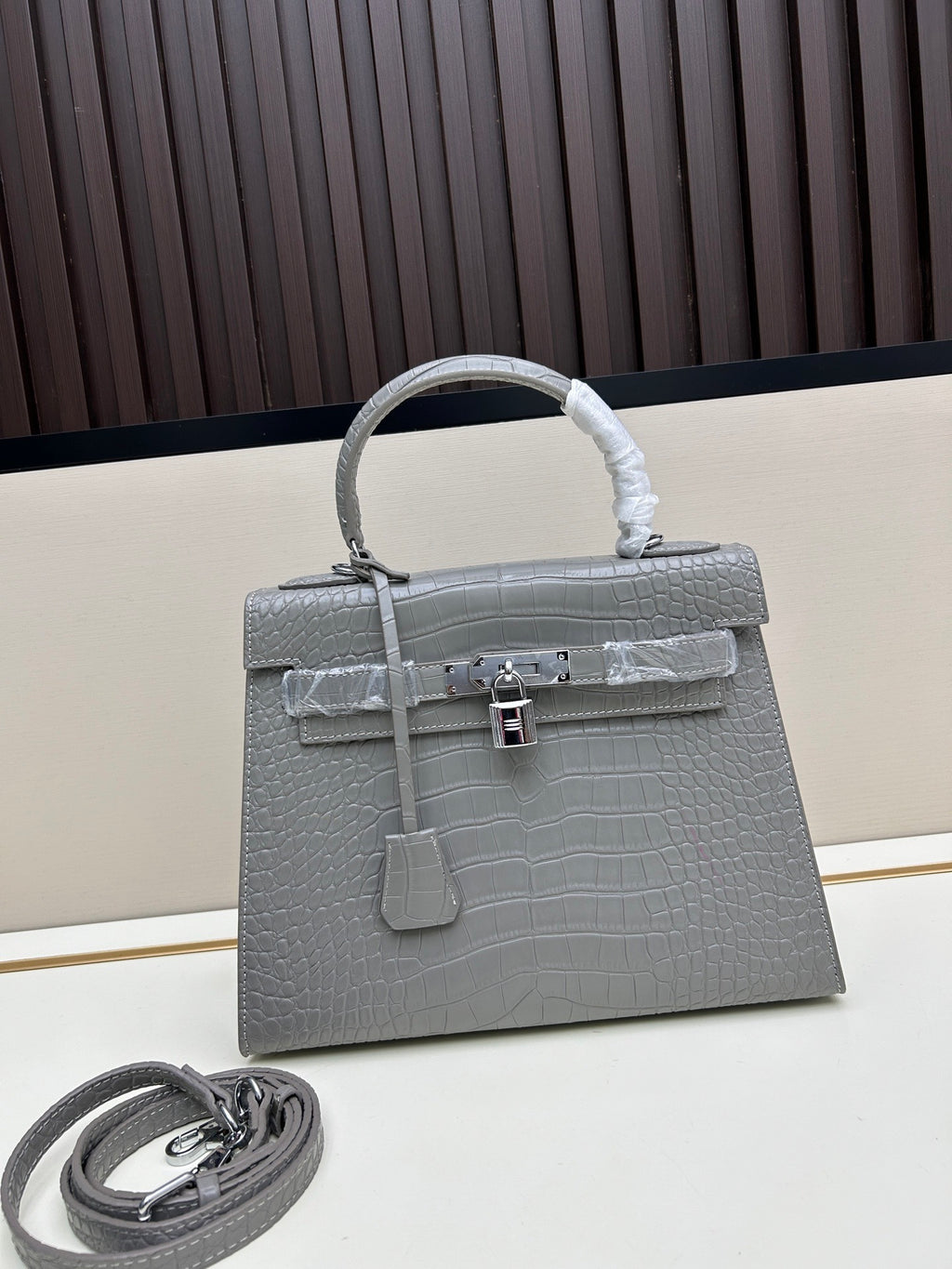 Luxury 28cm Elephant Grey Pebbled Leather Top-Handle Bag – Silver Hardware