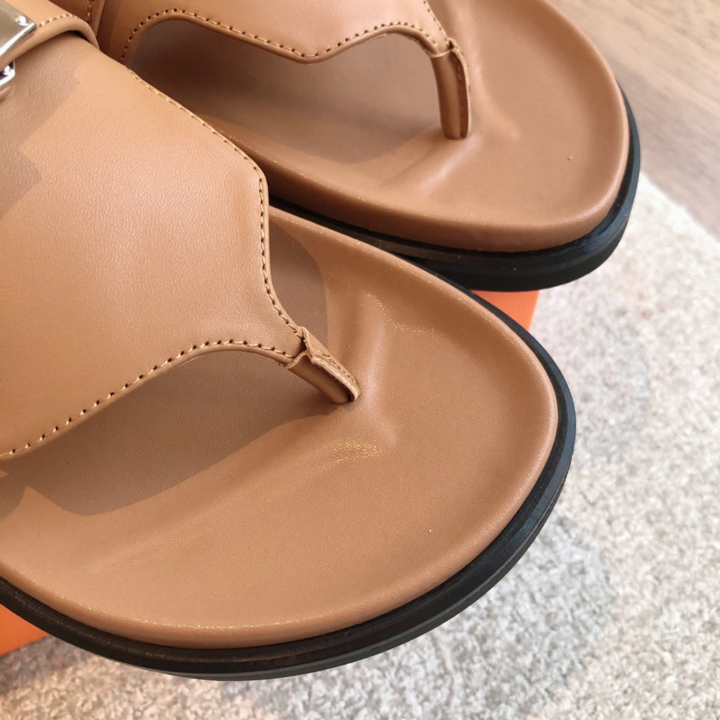 Éclair-Inspired Slide Sandals