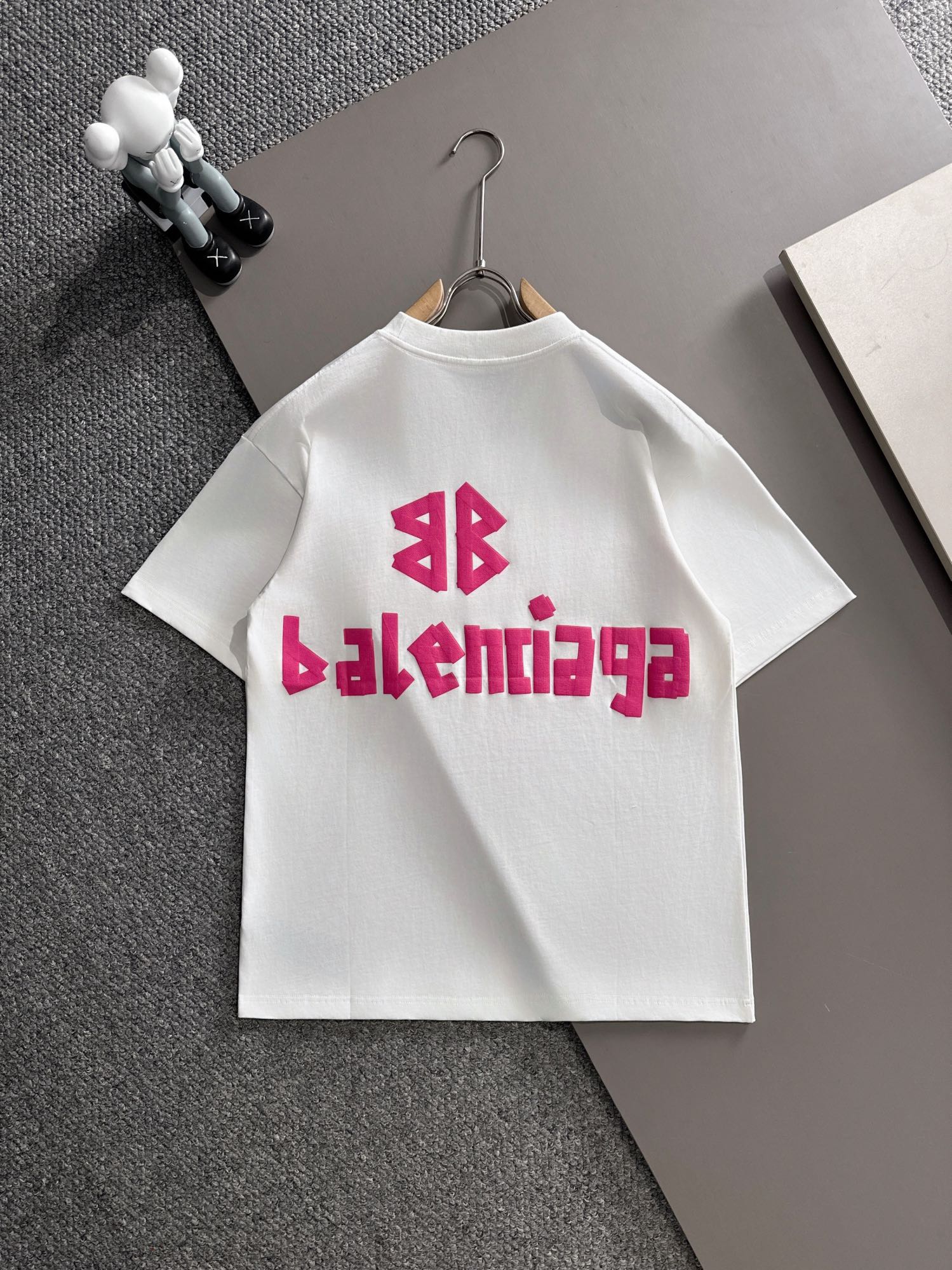 Unisex Logo &amp; Graphic T-Shirt – Premium Cotton
