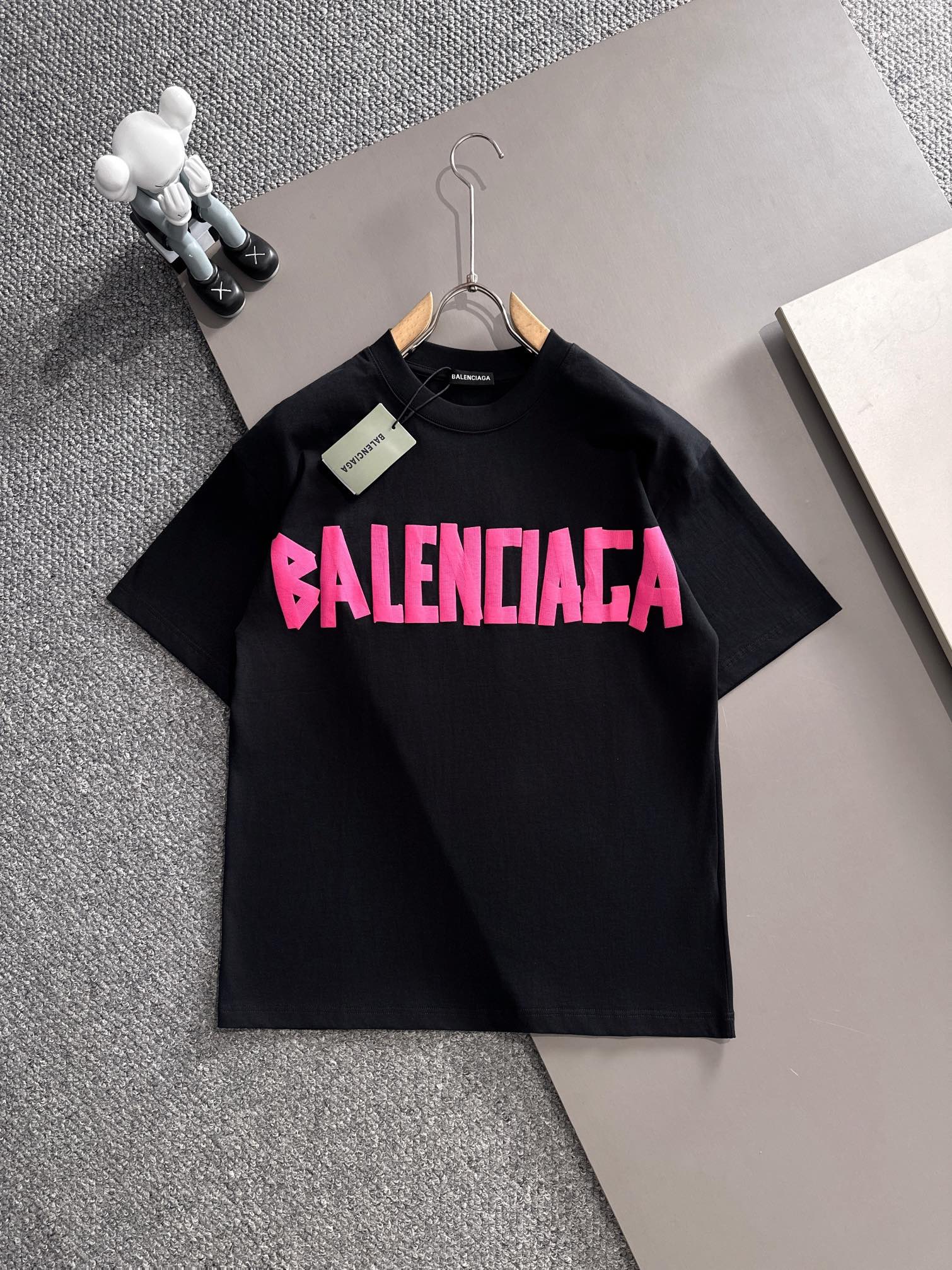 Unisex Logo &amp; Graphic T-Shirt – Premium Cotton