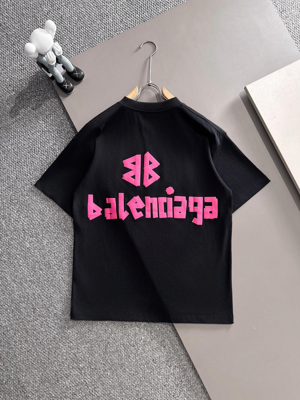 Unisex Logo &amp; Graphic T-Shirt – Premium Cotton