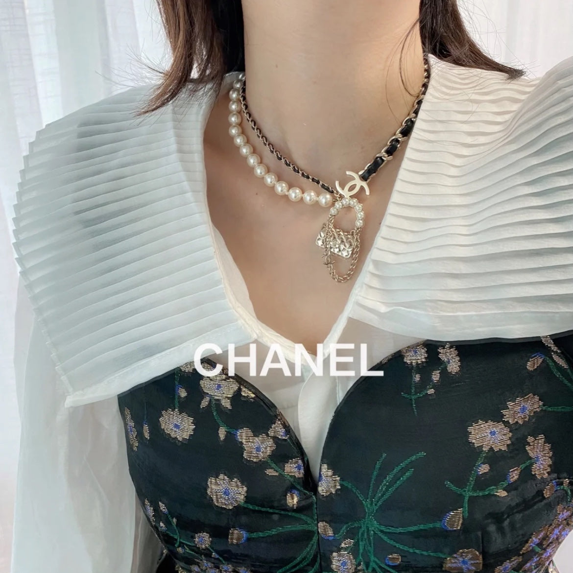 Mini Bag & Pearl Chain Necklace – Statement Design