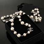 Classic Pearl Sweater Necklace – Timeless Versatility