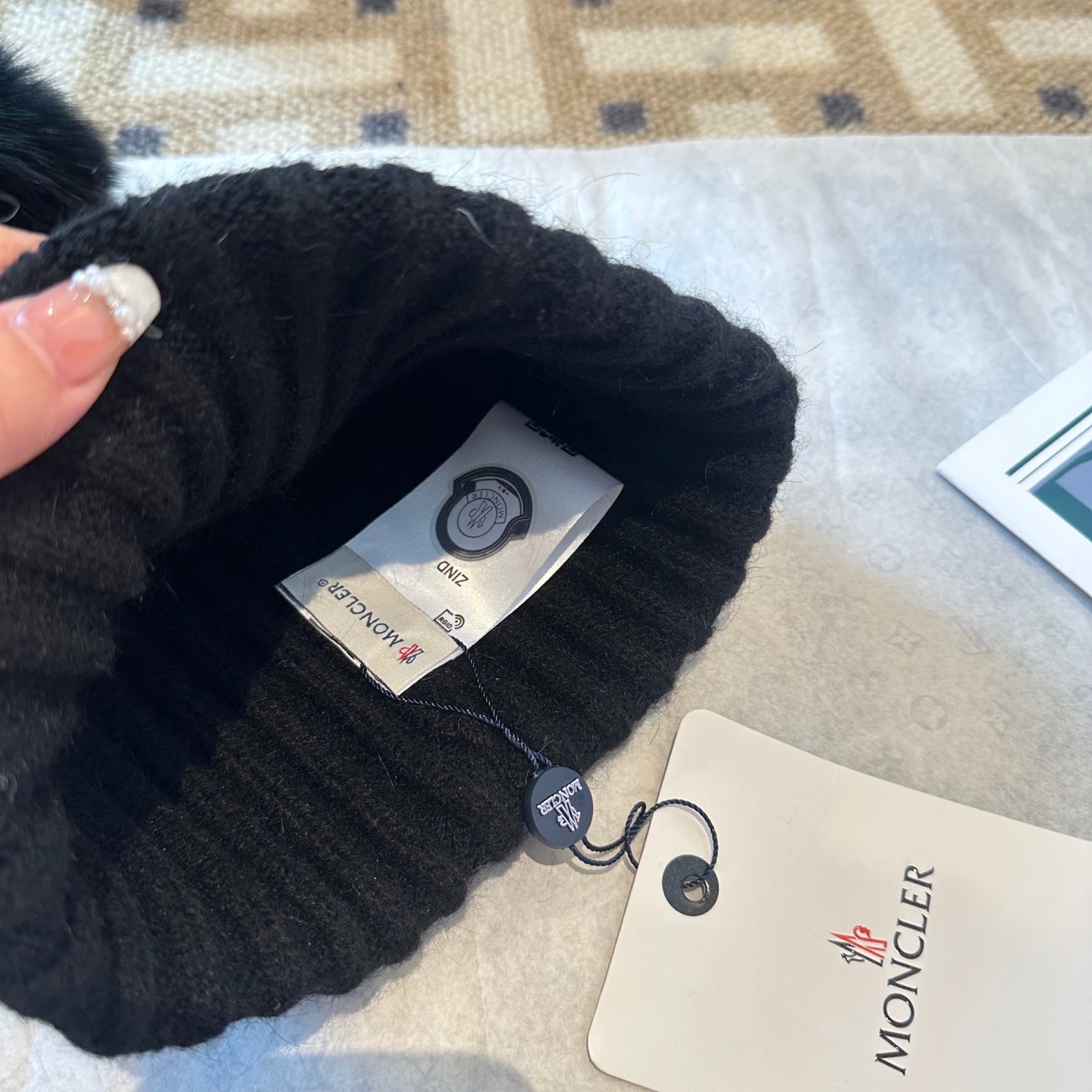 Premium Knit Beanie with Fox Fur Pom — Soft, Warm & Stylish