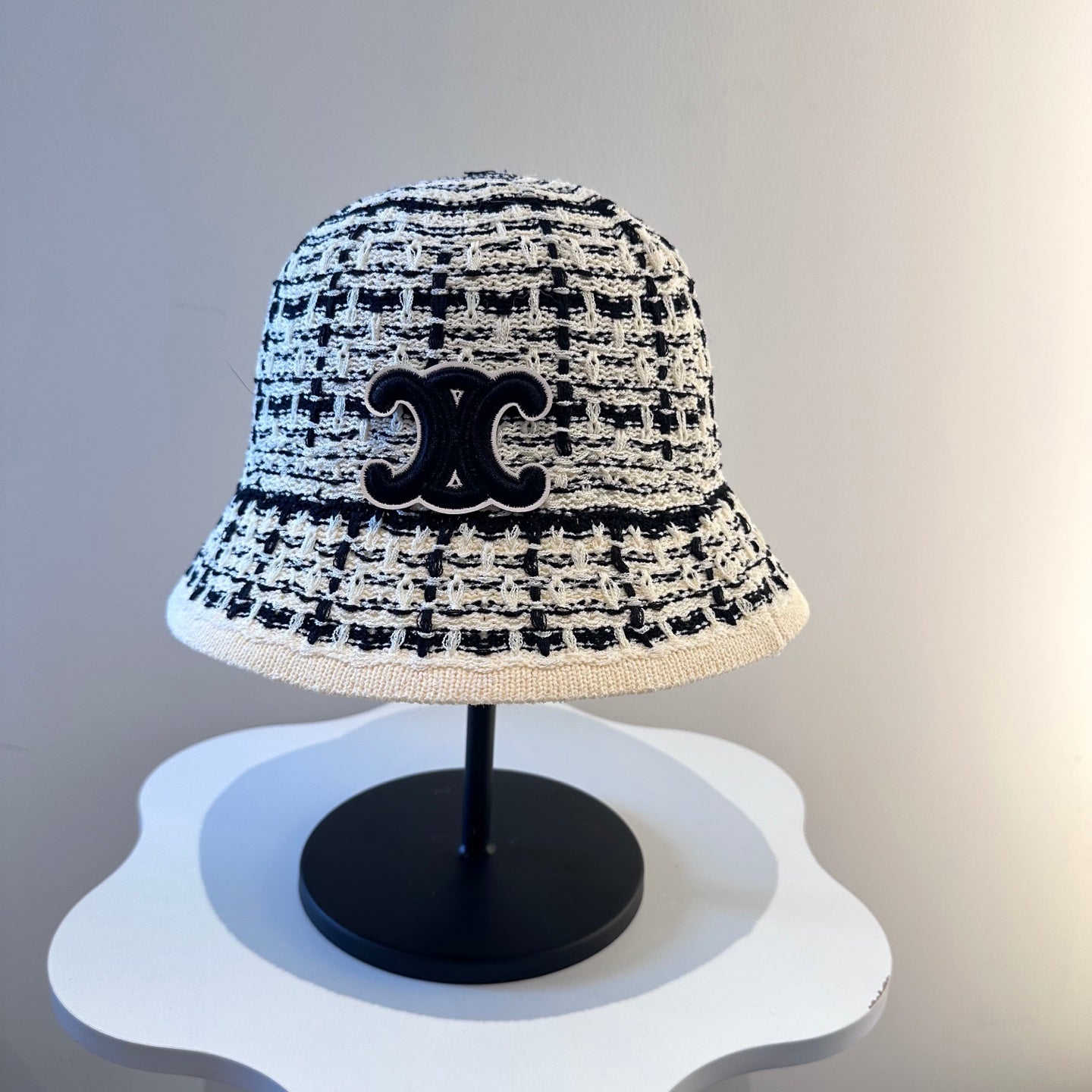 Minimalist Autumn/Winter Bucket Hat – New Season
