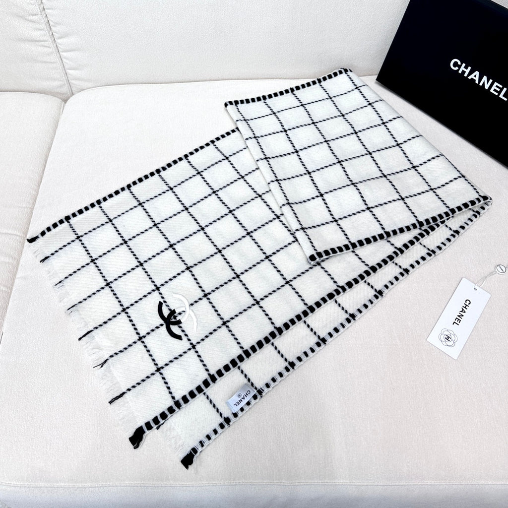 Luxury Scottish Cashmere Scarf — 100% Cashmere — 38 × 185 cm