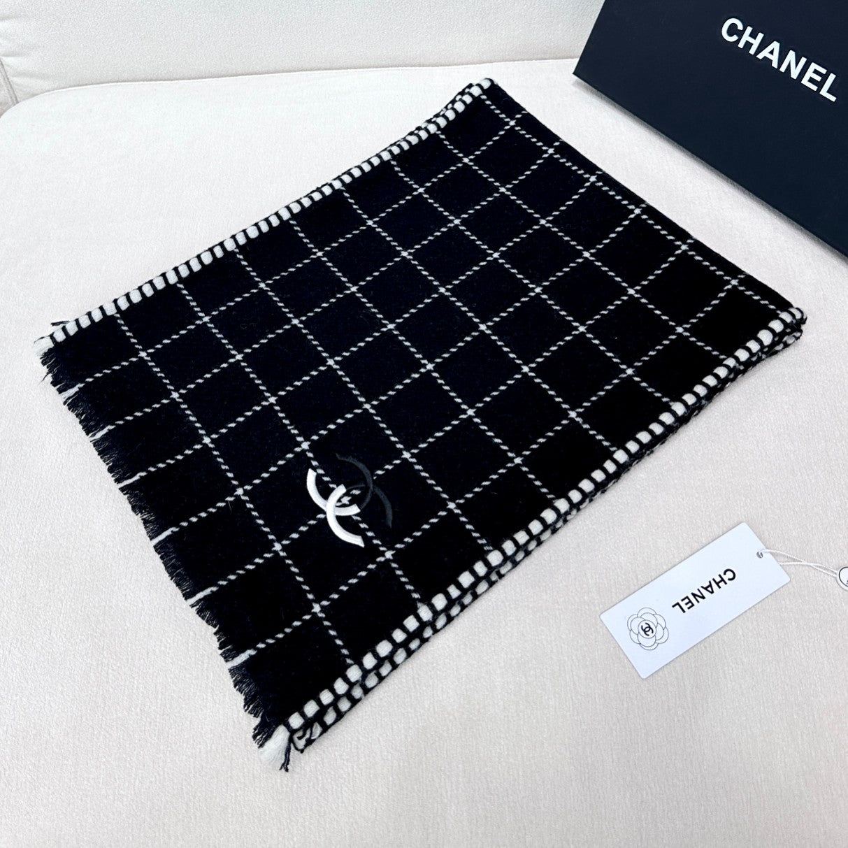 Luxury Scottish Cashmere Scarf — 100% Cashmere — 38 × 185 cm