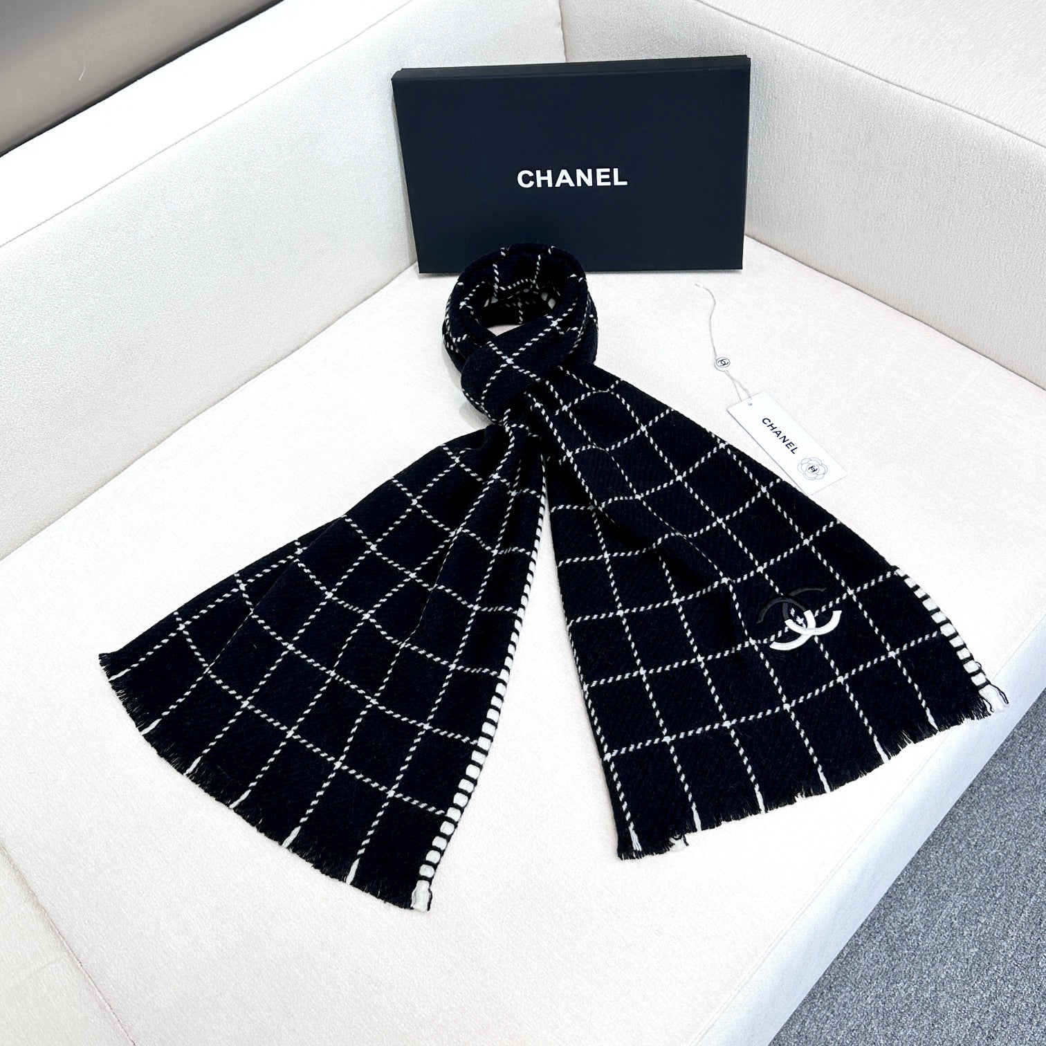 Luxury Scottish Cashmere Scarf — 100% Cashmere — 38 × 185 cm