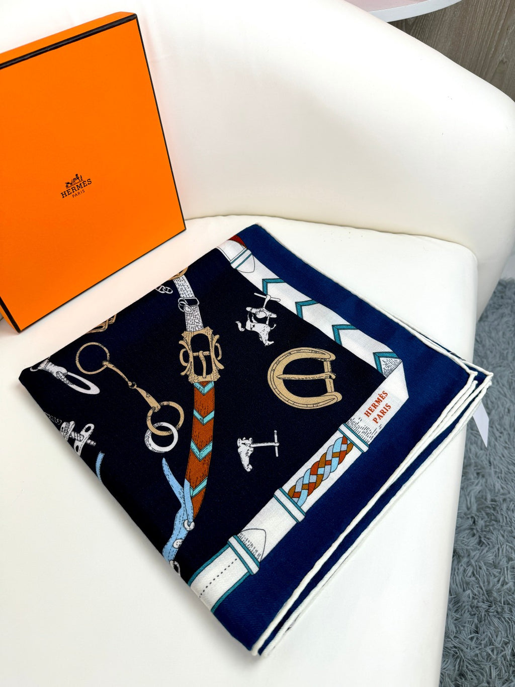 New Luxury Double-Sided Cashmere & Silk Square Scarf — 135 × 135 cm