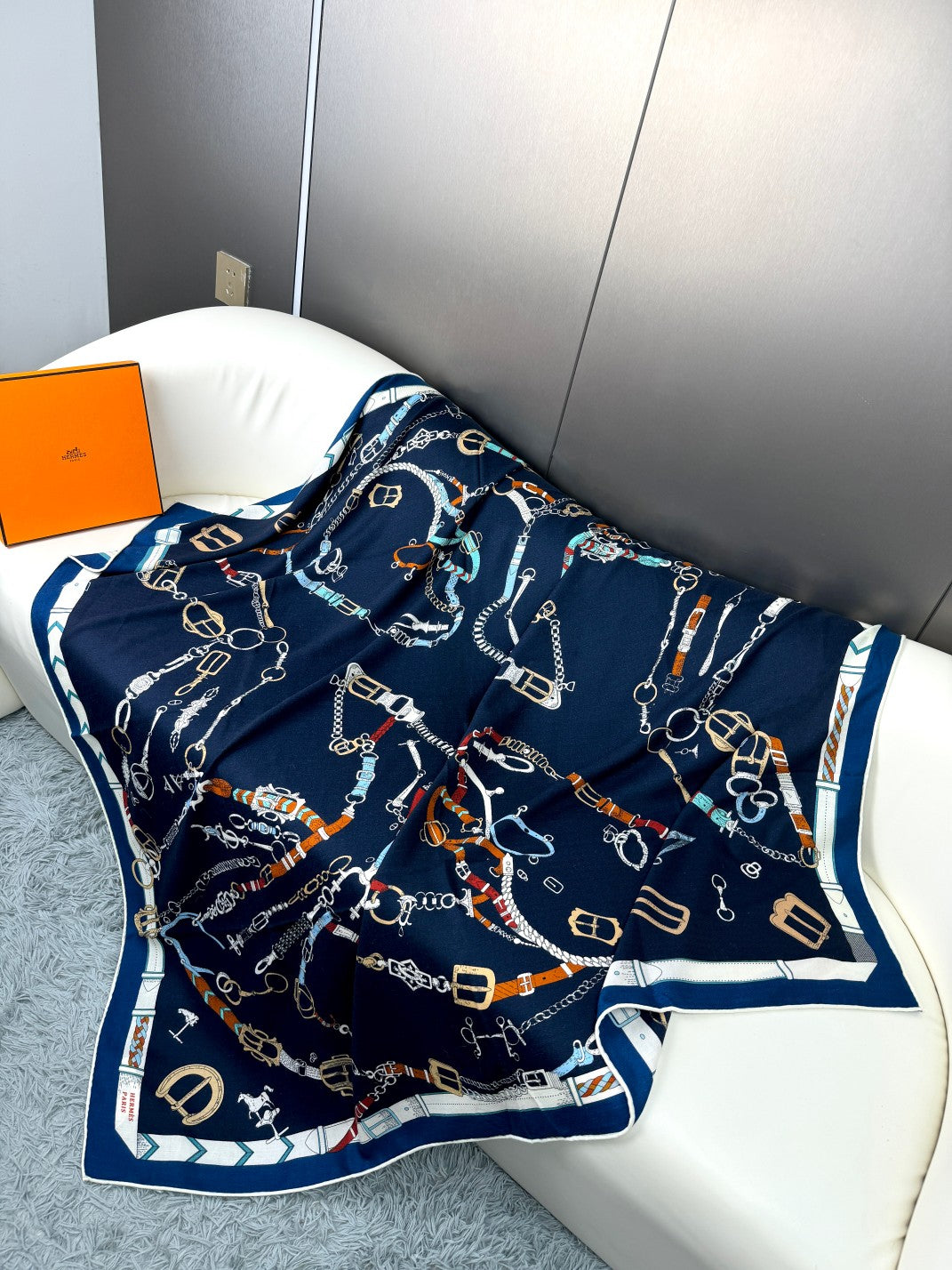 New Luxury Double-Sided Cashmere & Silk Square Scarf — 135 × 135 cm