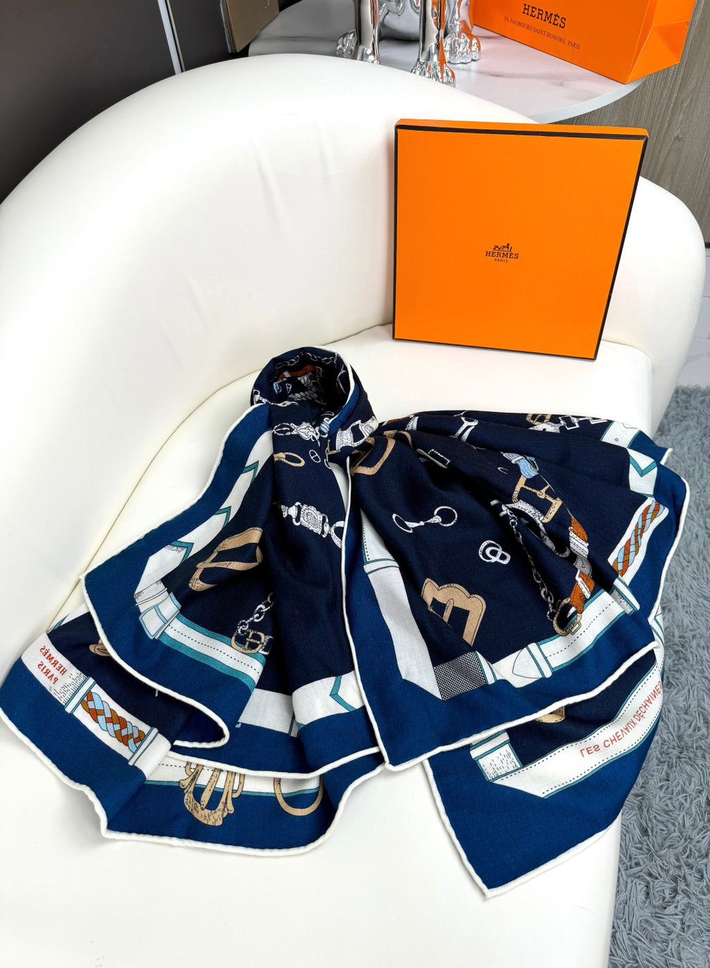 New Luxury Double-Sided Cashmere & Silk Square Scarf — 135 × 135 cm