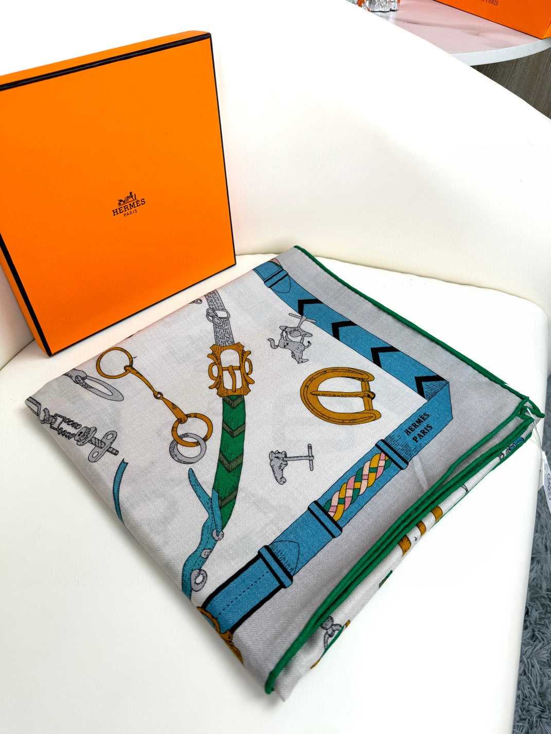 New Luxury Double-Sided Cashmere & Silk Square Scarf — 135 × 135 cm