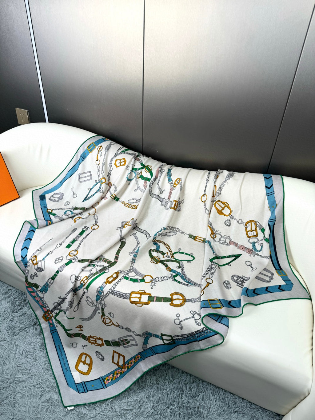 New Luxury Double-Sided Cashmere & Silk Square Scarf — 135 × 135 cm