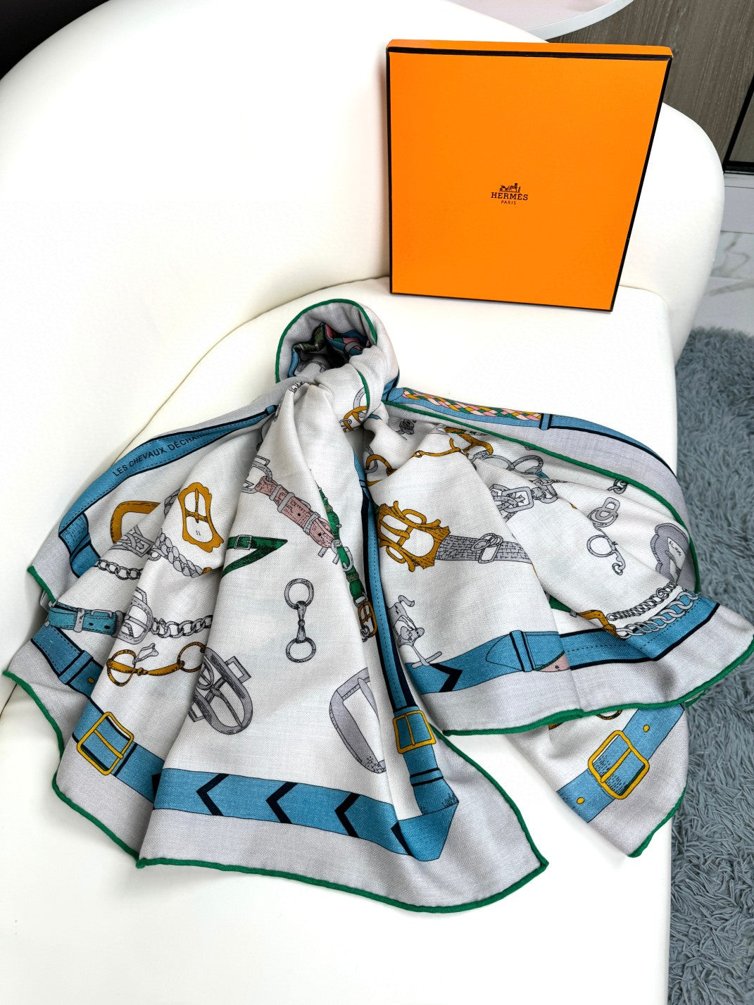 New Luxury Double-Sided Cashmere & Silk Square Scarf — 135 × 135 cm