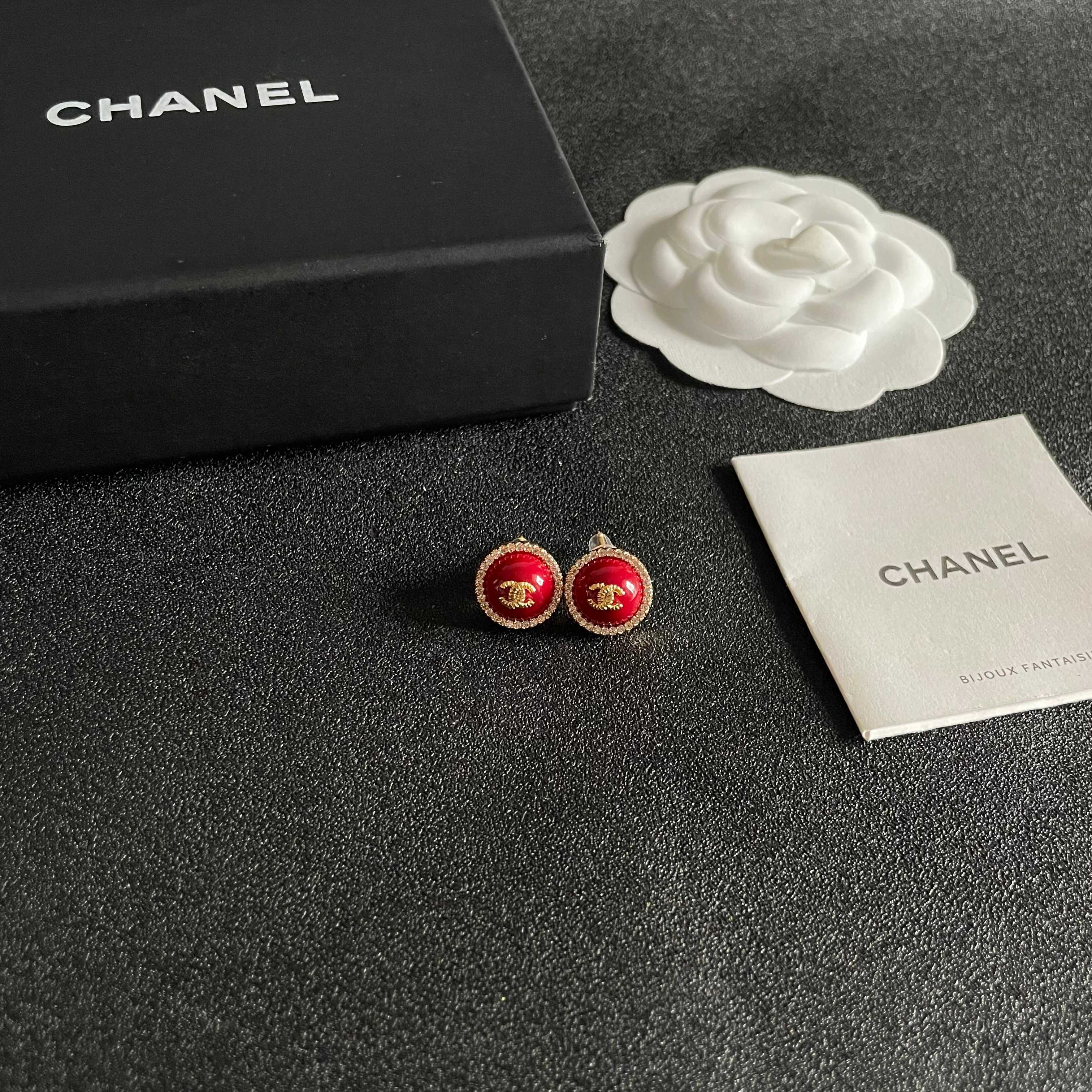 Vintage-Inspired Double-C Stud Earrings — Elegant & Refined