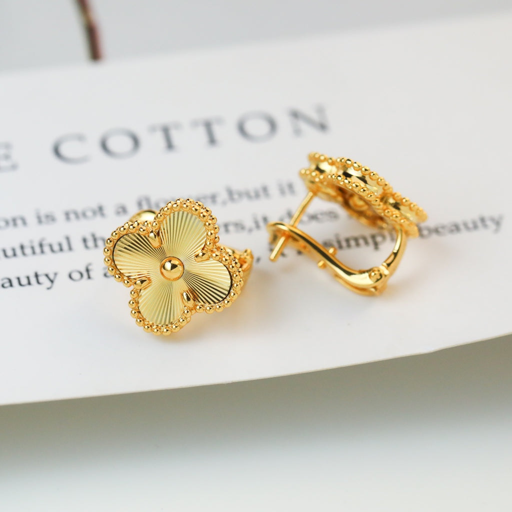 Four-Leaf Clover Mother-of-Pearl Stud Earrings | Premium Fine-Jewelry Finish