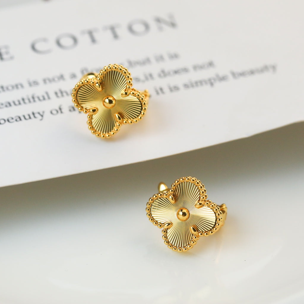 Four-Leaf Clover Mother-of-Pearl Stud Earrings | Premium Fine-Jewelry Finish