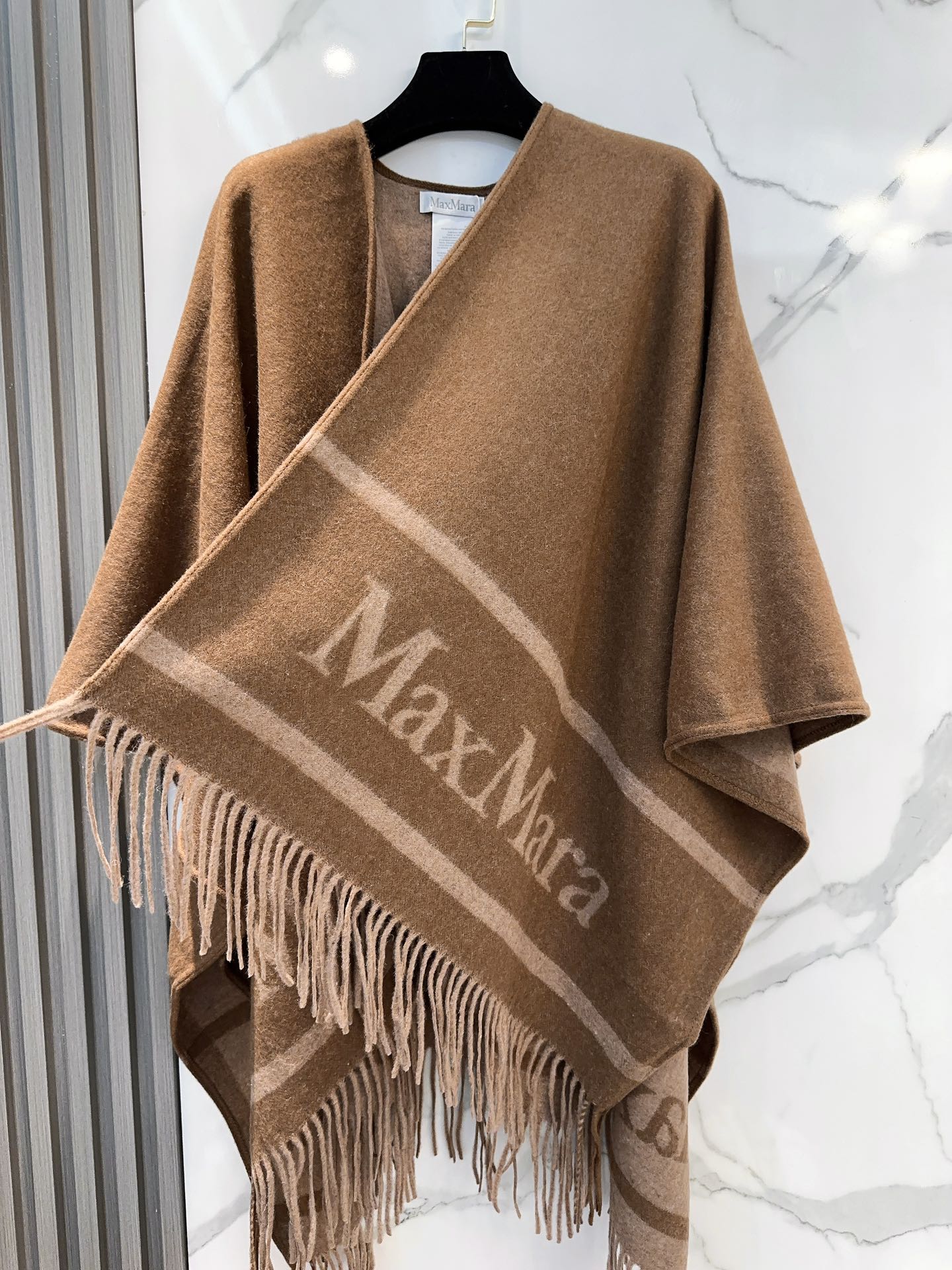 Premium Wool Cape Wrap — 100% Soft Lambswool | 130 × 160 cm