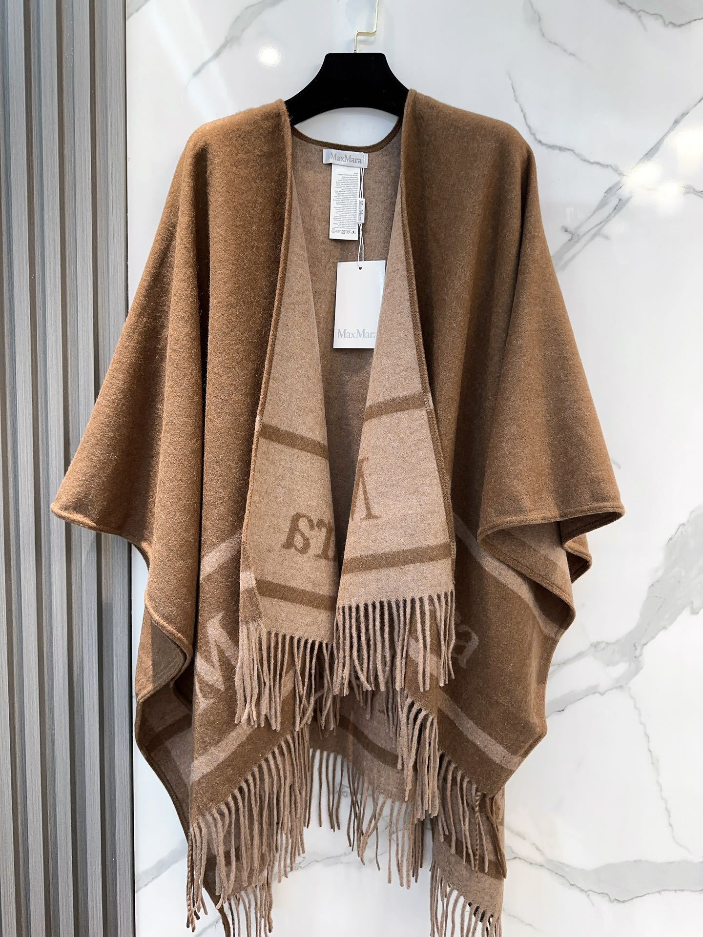 Premium Wool Cape Wrap — 100% Soft Lambswool | 130 × 160 cm