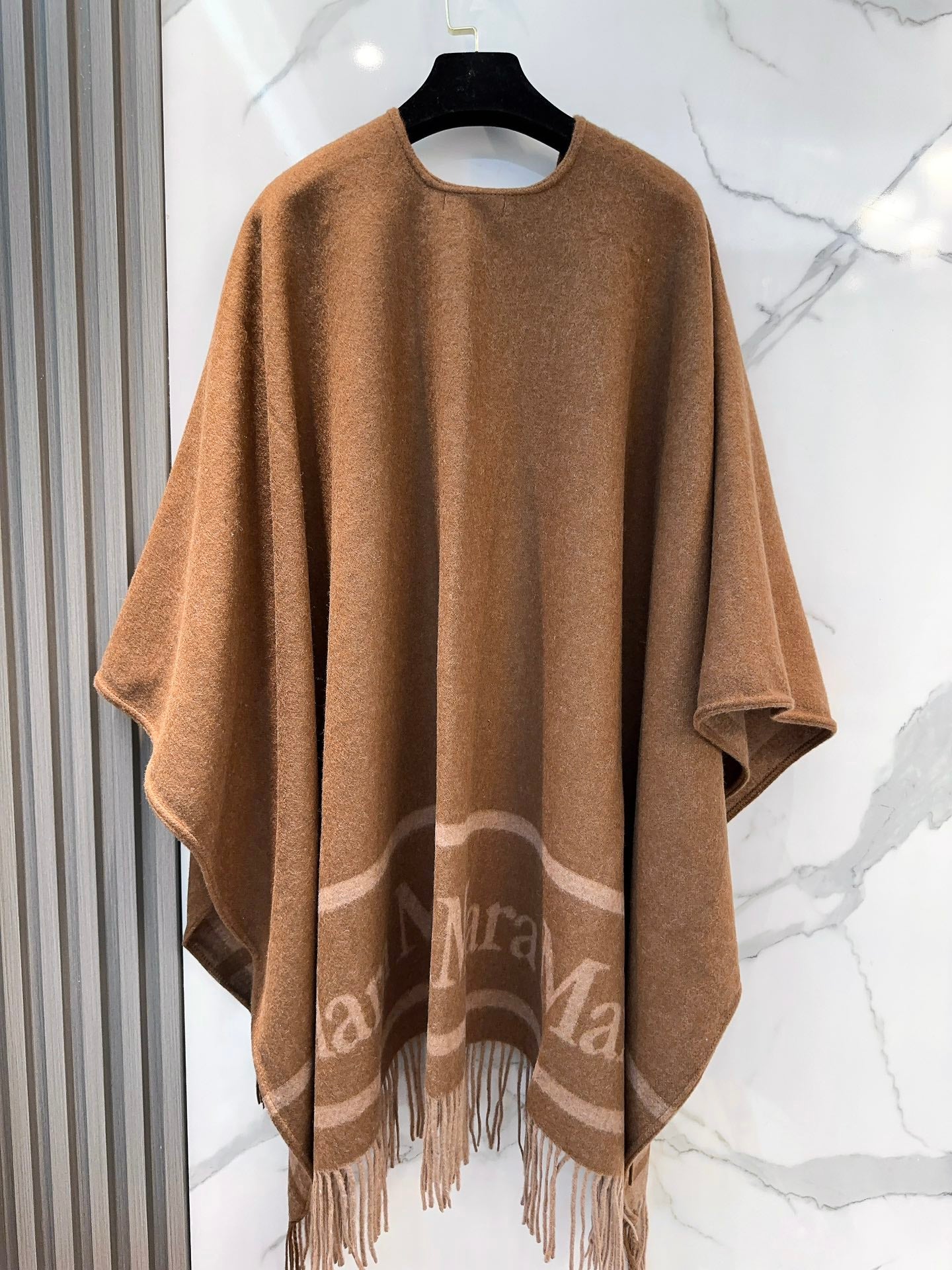 Premium Wool Cape Wrap — 100% Soft Lambswool | 130 × 160 cm