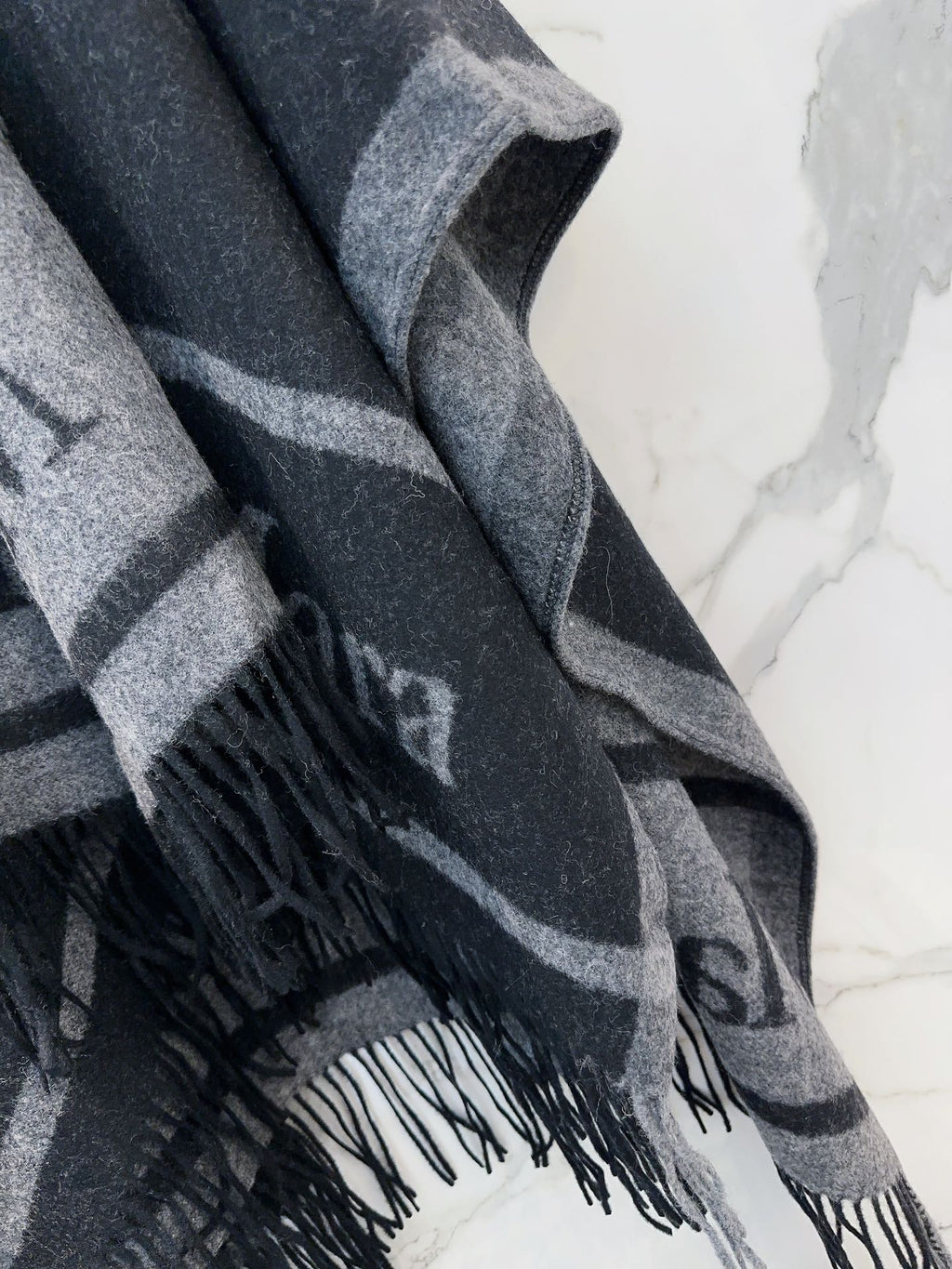 Premium Wool Cape Wrap — 100% Soft Lambswool | 130 × 160 cm