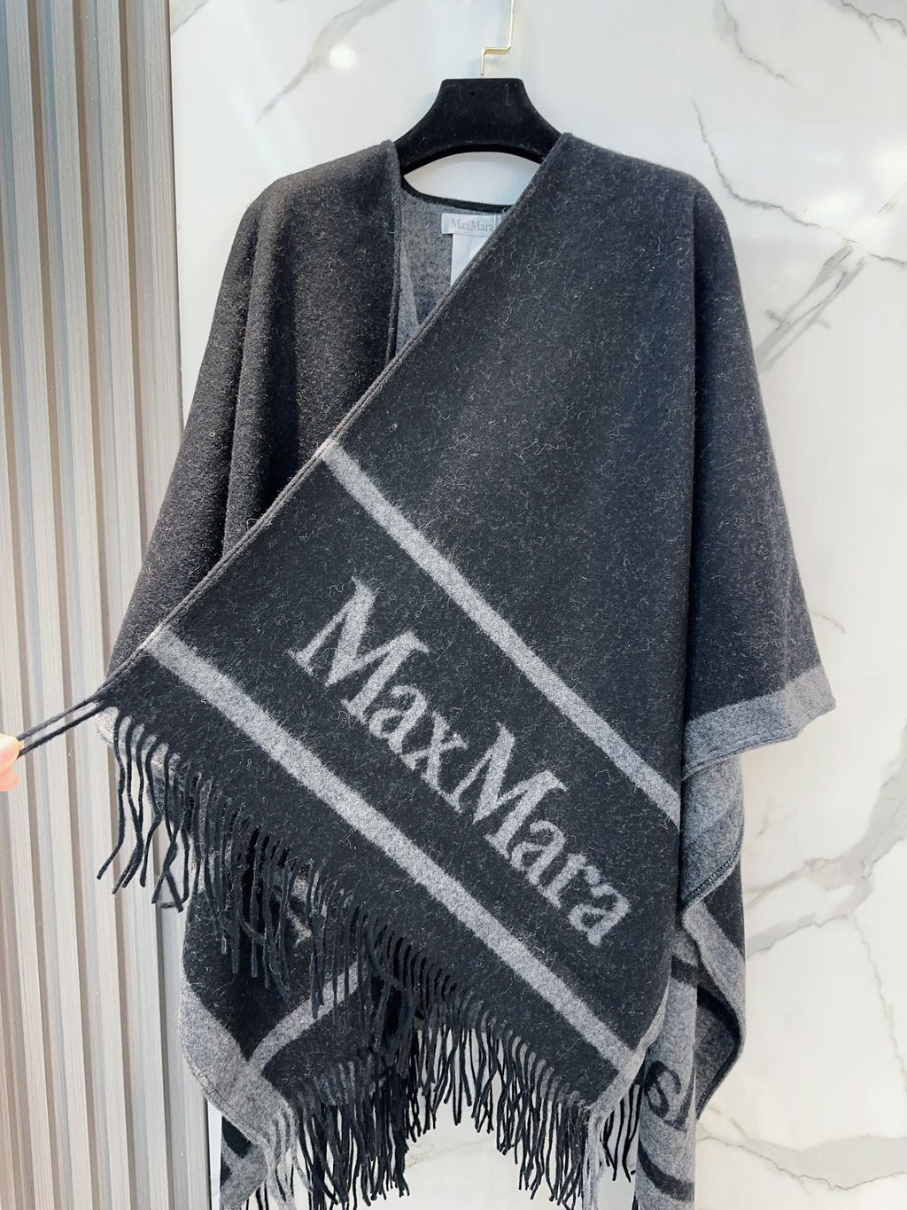 Premium Wool Cape Wrap — 100% Soft Lambswool | 130 × 160 cm
