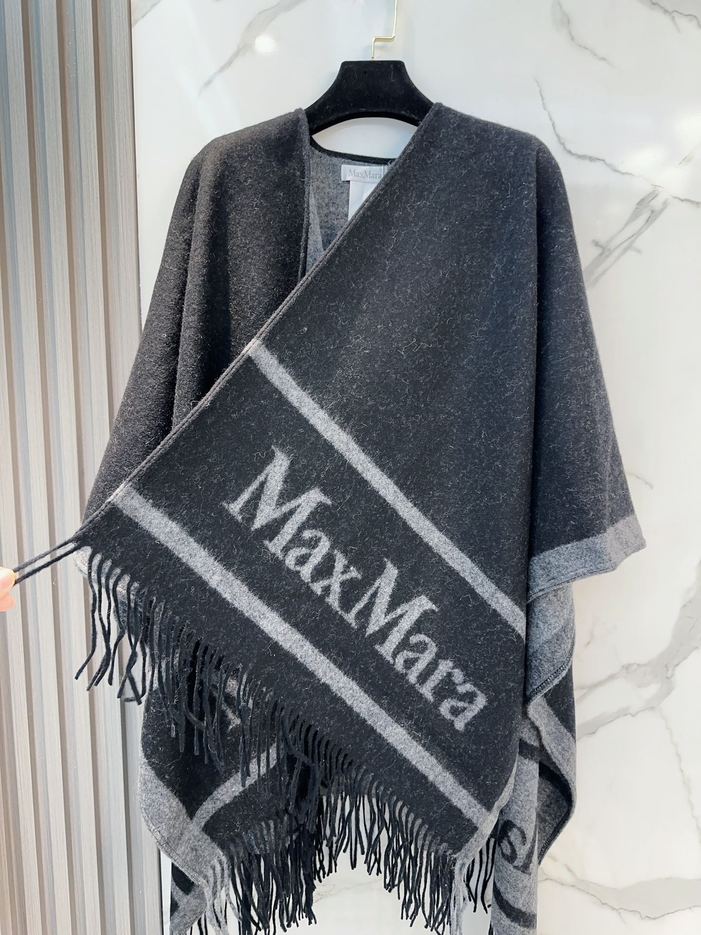 Premium Wool Cape Wrap — 100% Soft Lambswool | 130 × 160 cm