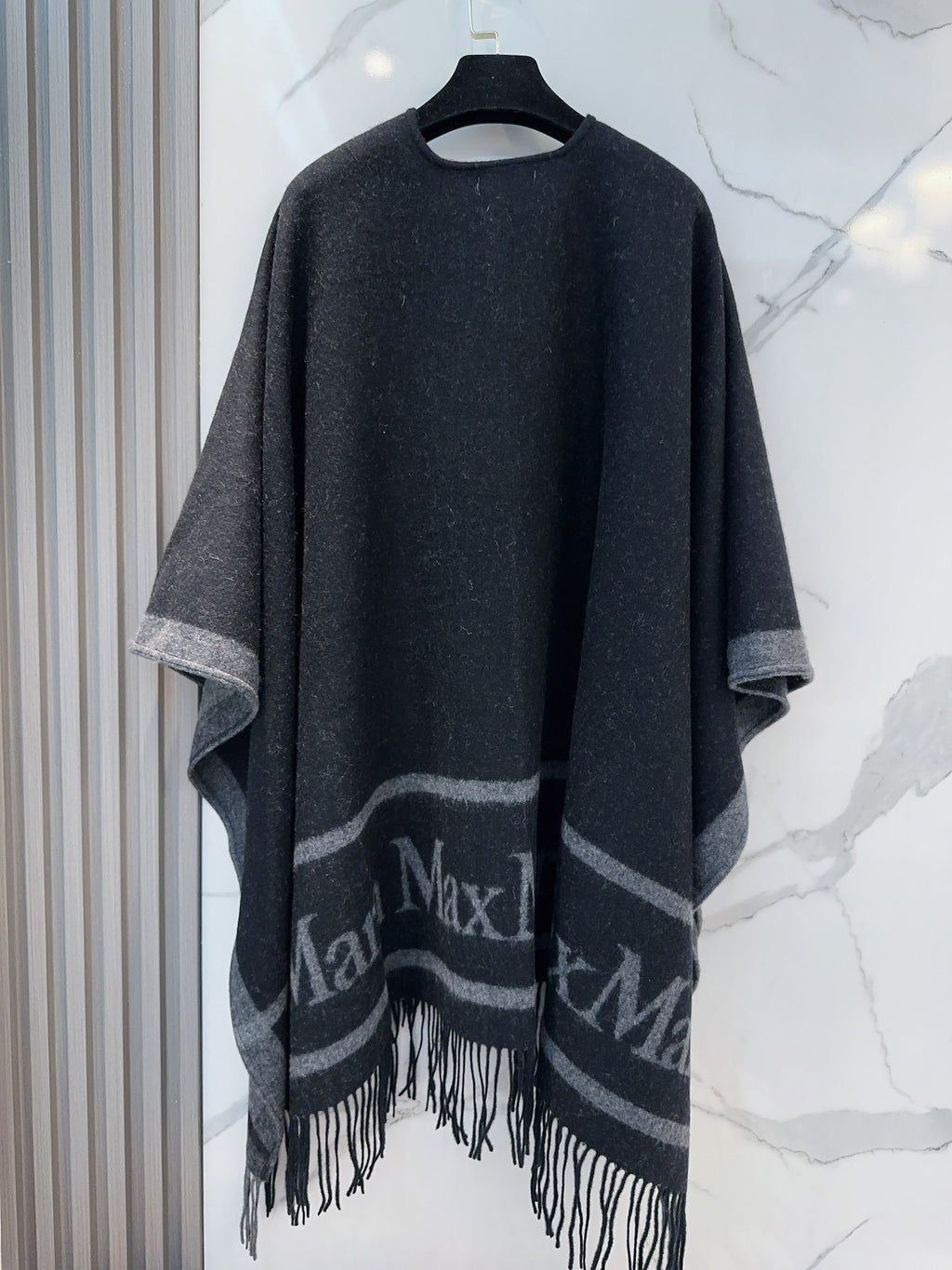 Premium Wool Cape Wrap — 100% Soft Lambswool | 130 × 160 cm