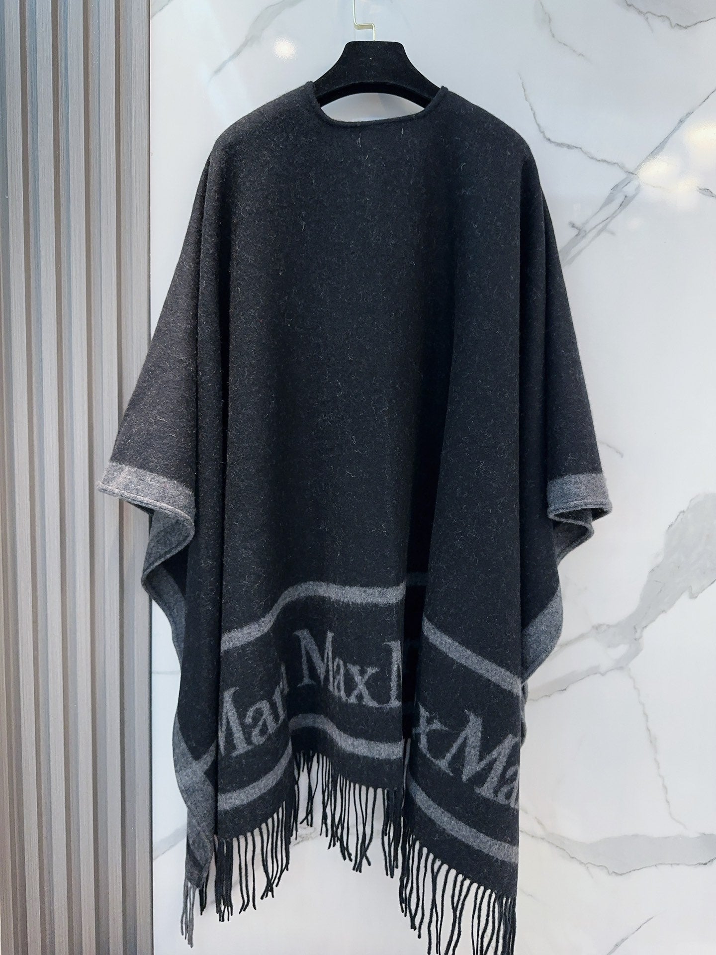 Premium Wool Cape Wrap — 100% Soft Lambswool | 130 × 160 cm