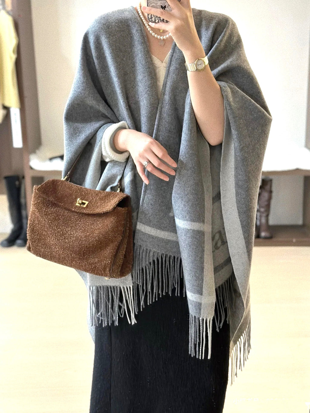 Premium Wool Cape Wrap — 100% Soft Lambswool | 130 × 160 cm
