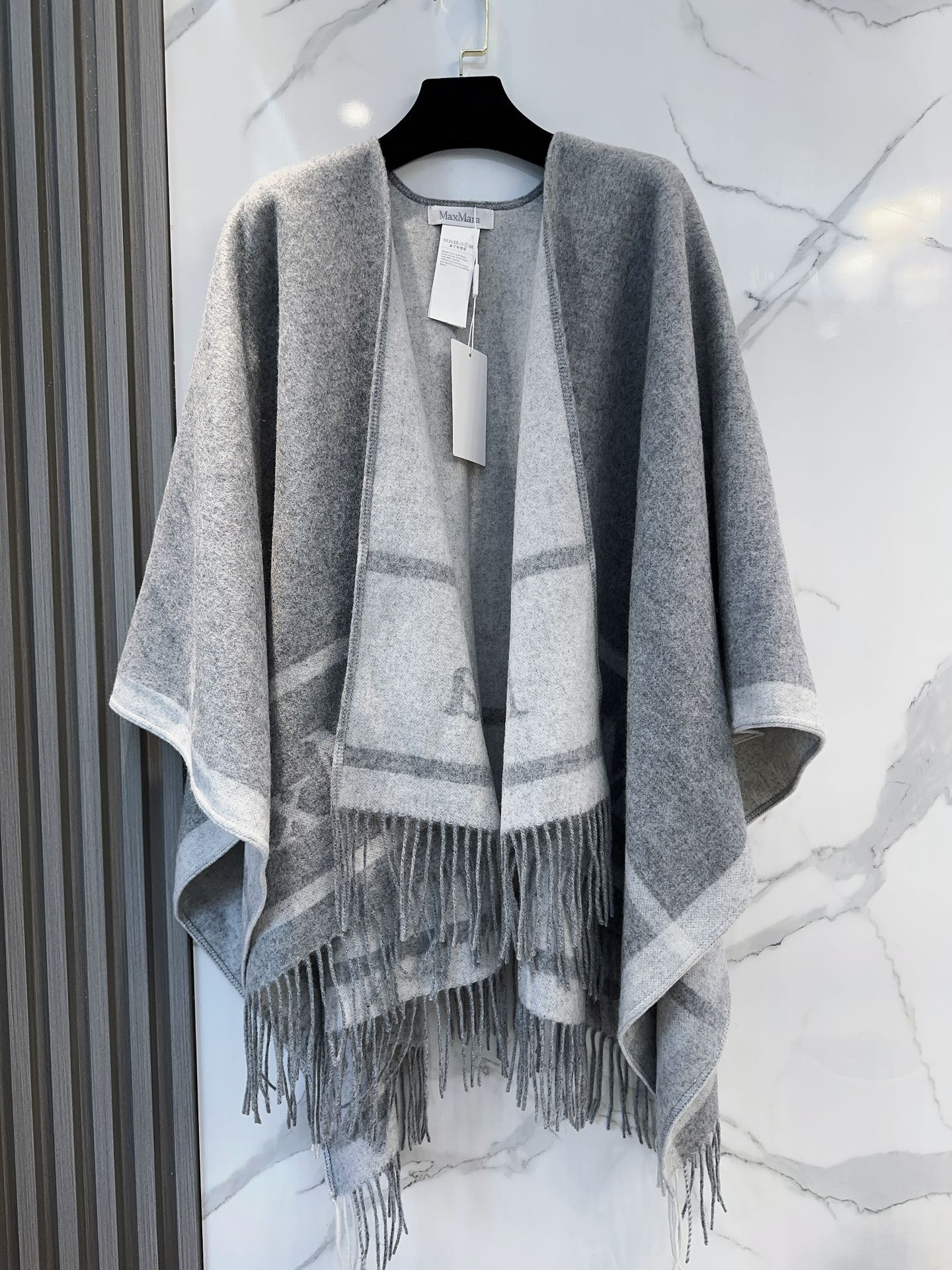 Premium Wool Cape Wrap — 100% Soft Lambswool | 130 × 160 cm