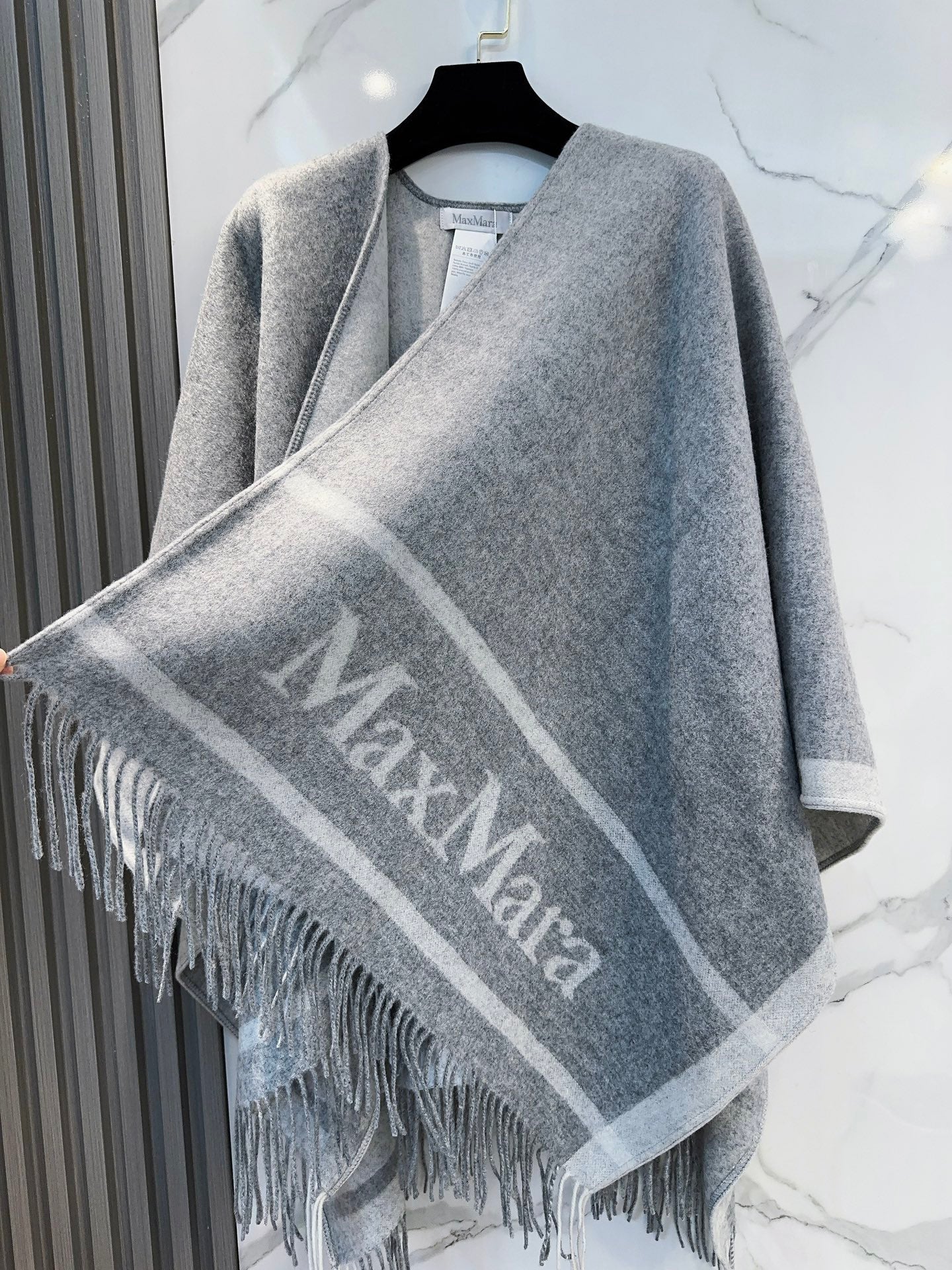 Premium Wool Cape Wrap — 100% Soft Lambswool | 130 × 160 cm