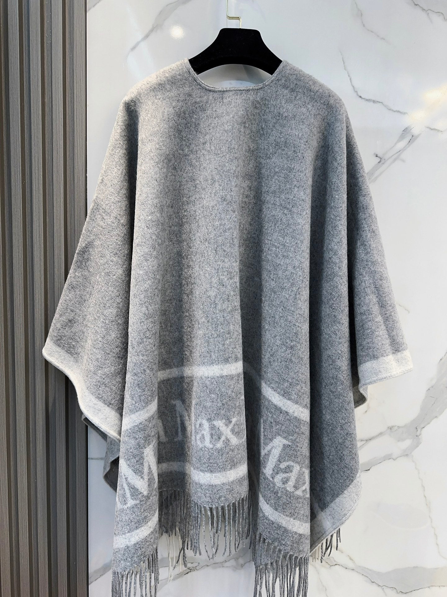 Premium Wool Cape Wrap — 100% Soft Lambswool | 130 × 160 cm
