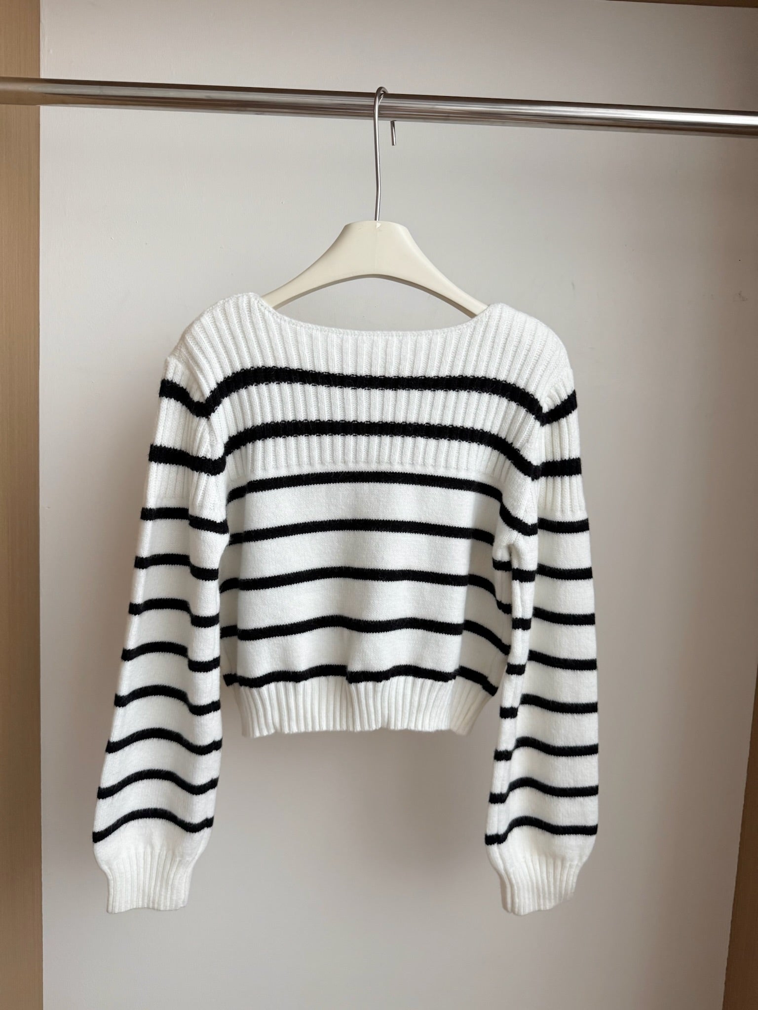 Black  & White Contrast Stripe Knit Top