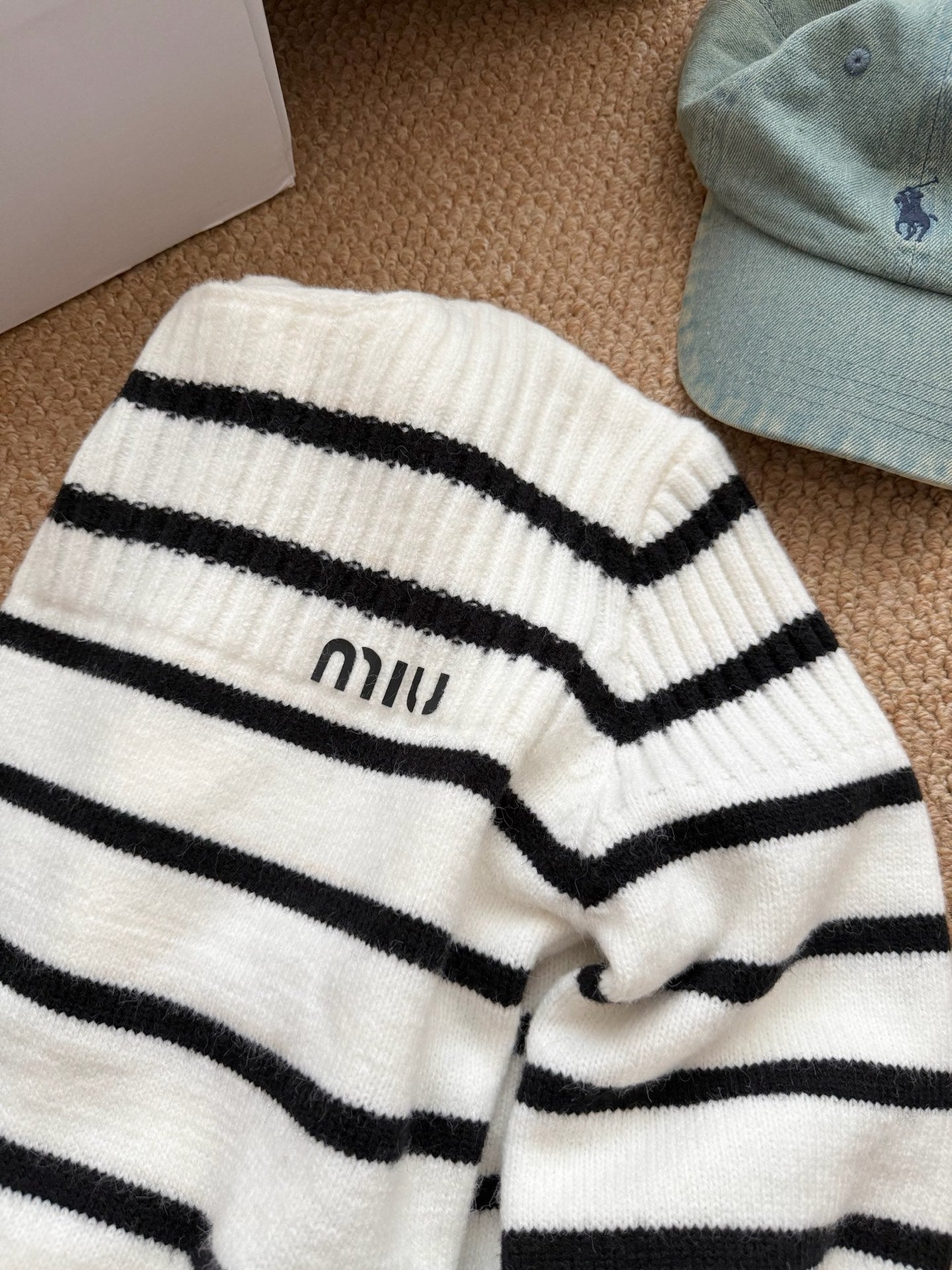 Black  & White Contrast Stripe Knit Top