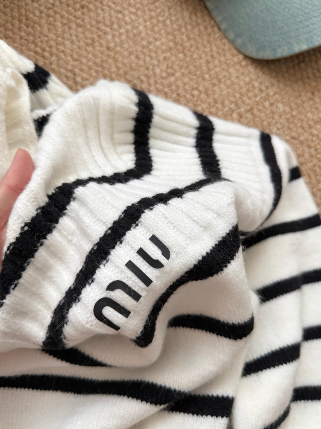 Black  & White Contrast Stripe Knit Top
