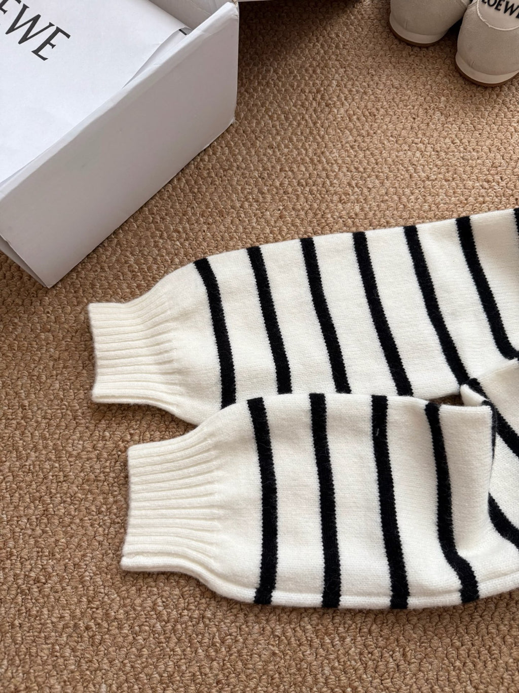 Black  & White Contrast Stripe Knit Top