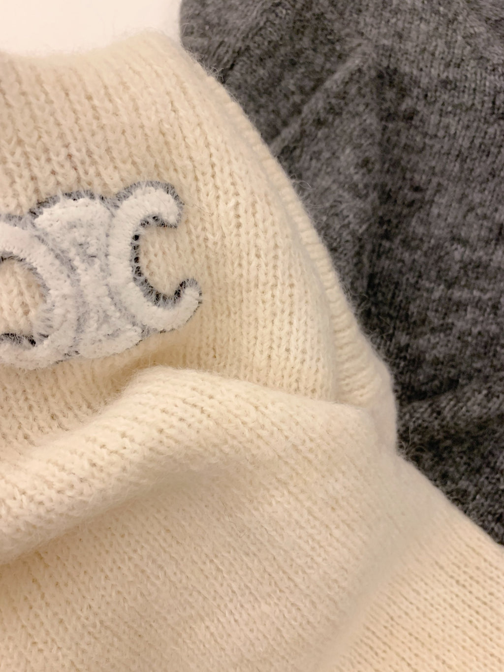 Arc de Triomphe V-Neck Fuzzy Sleeve Sweater
