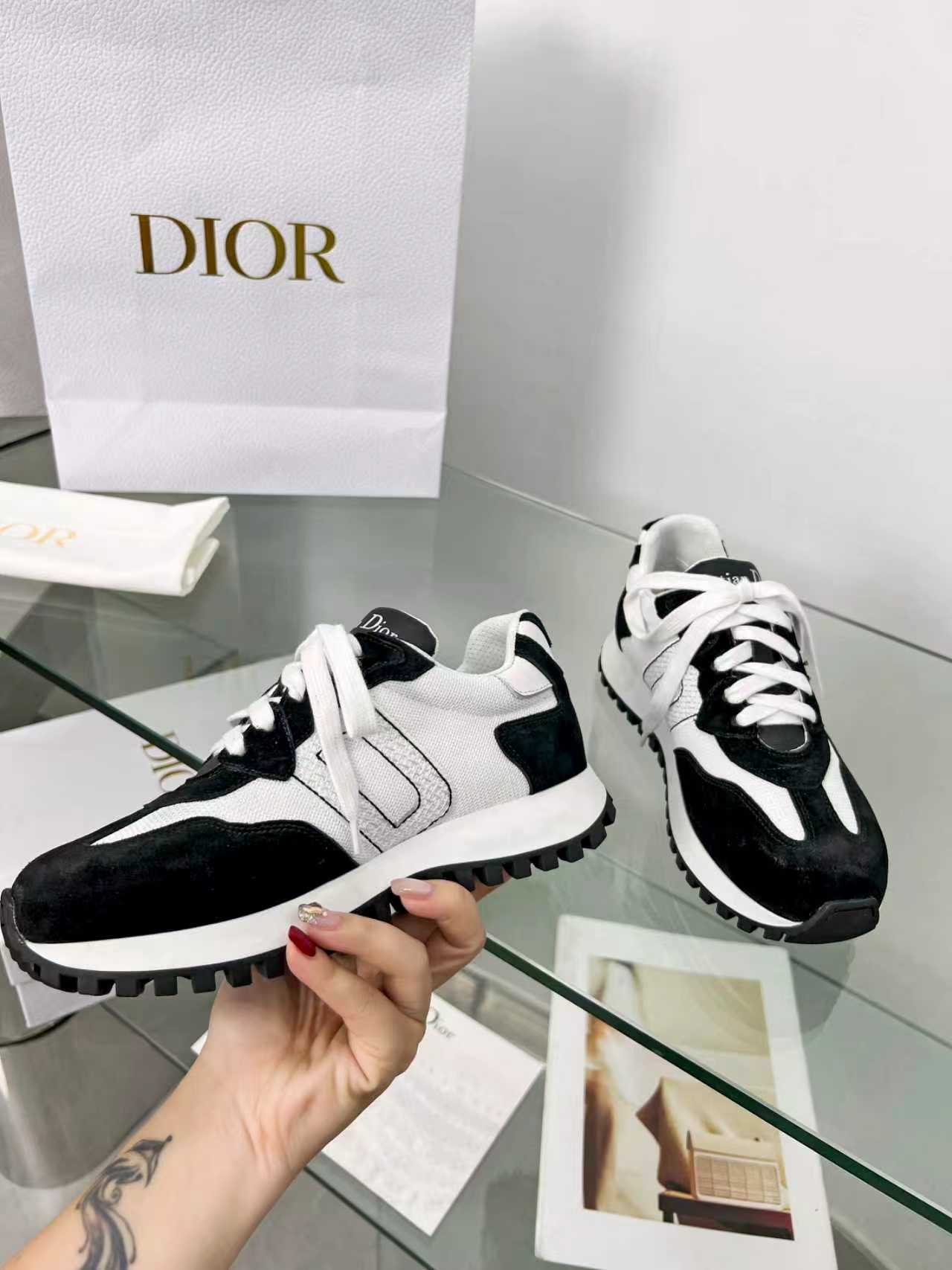 2025 New Style “C’st C*D” Sneakers – Low-Key Luxury