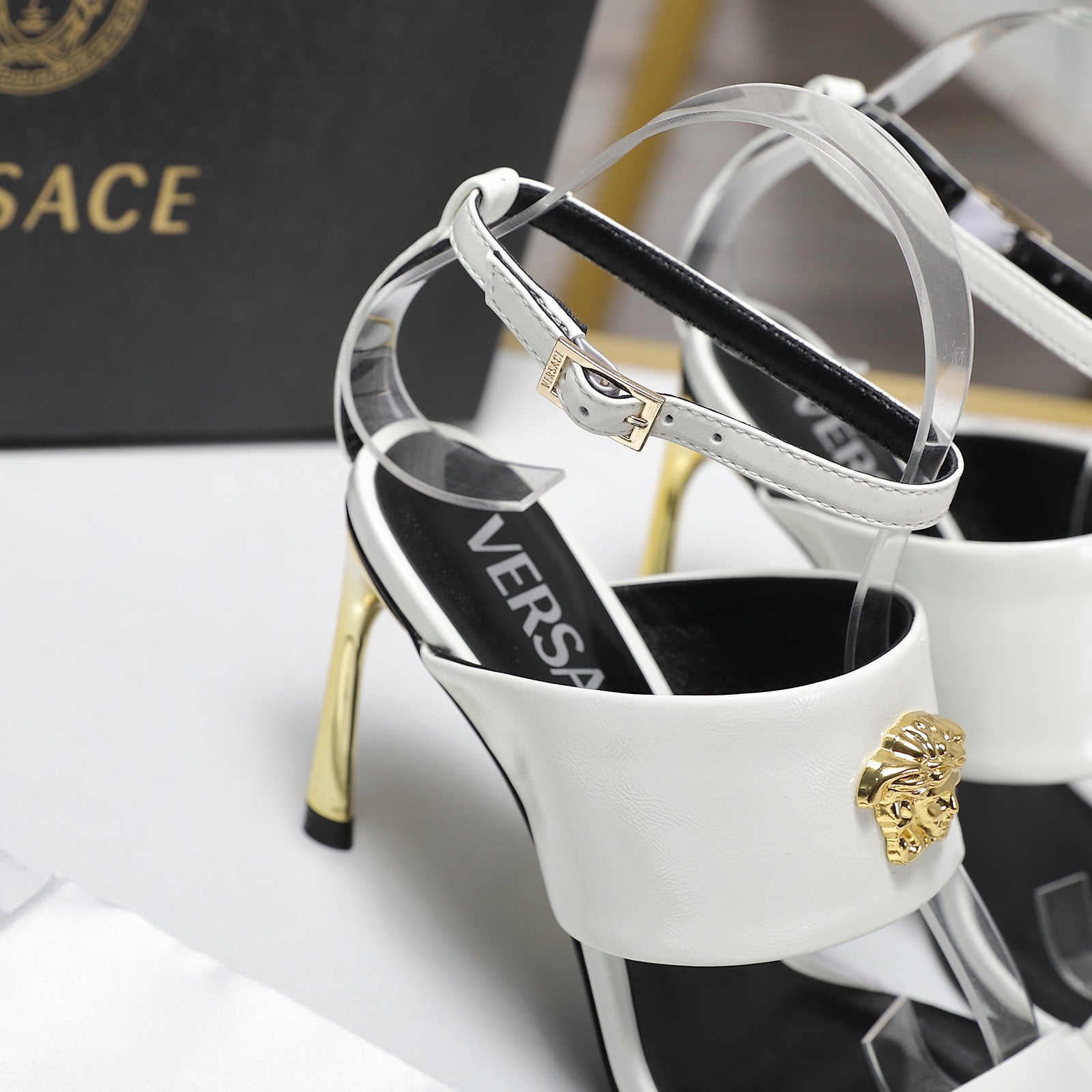 2025SS High-Heel Sandals – Signature Buckle Design