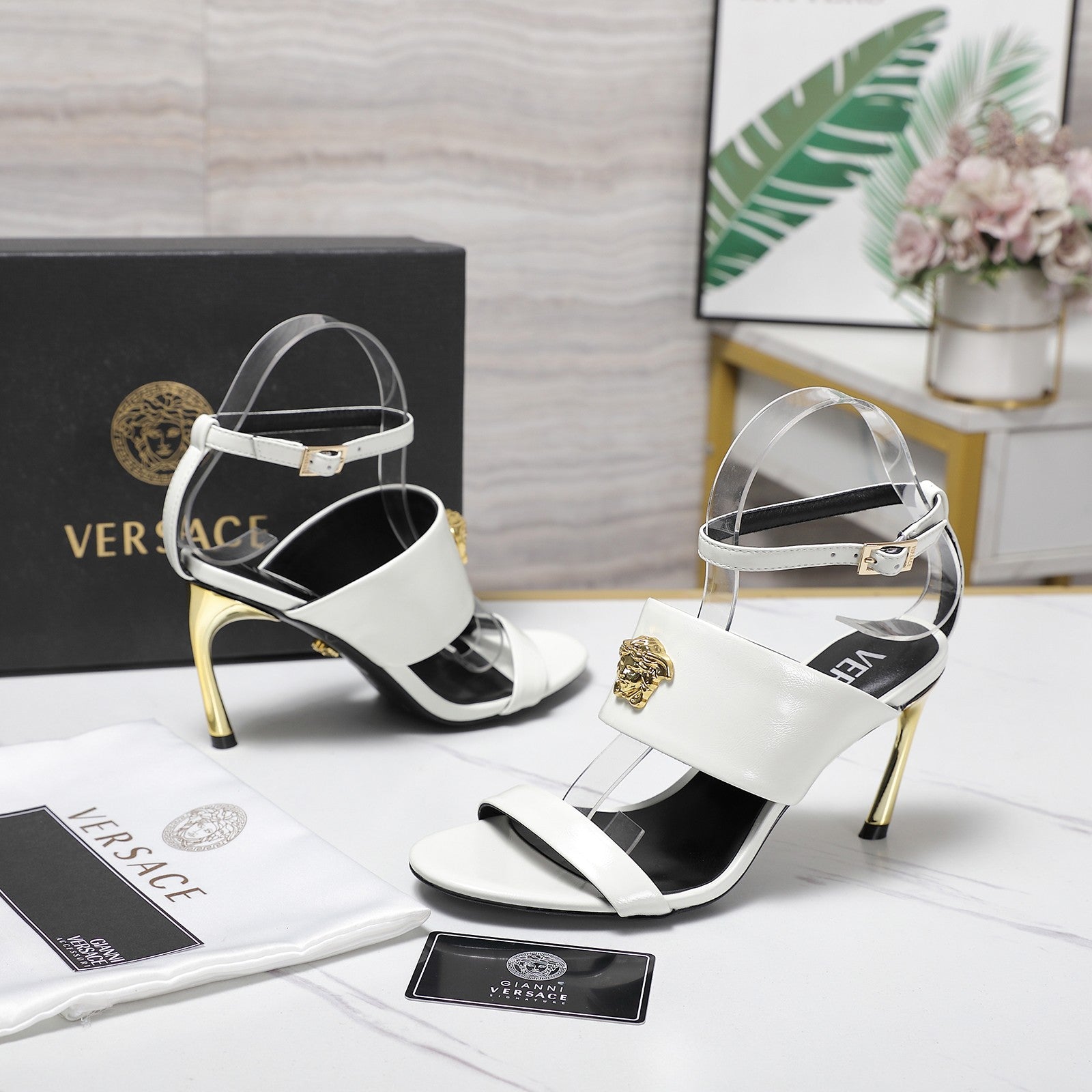 2025SS High-Heel Sandals – Signature Buckle Design