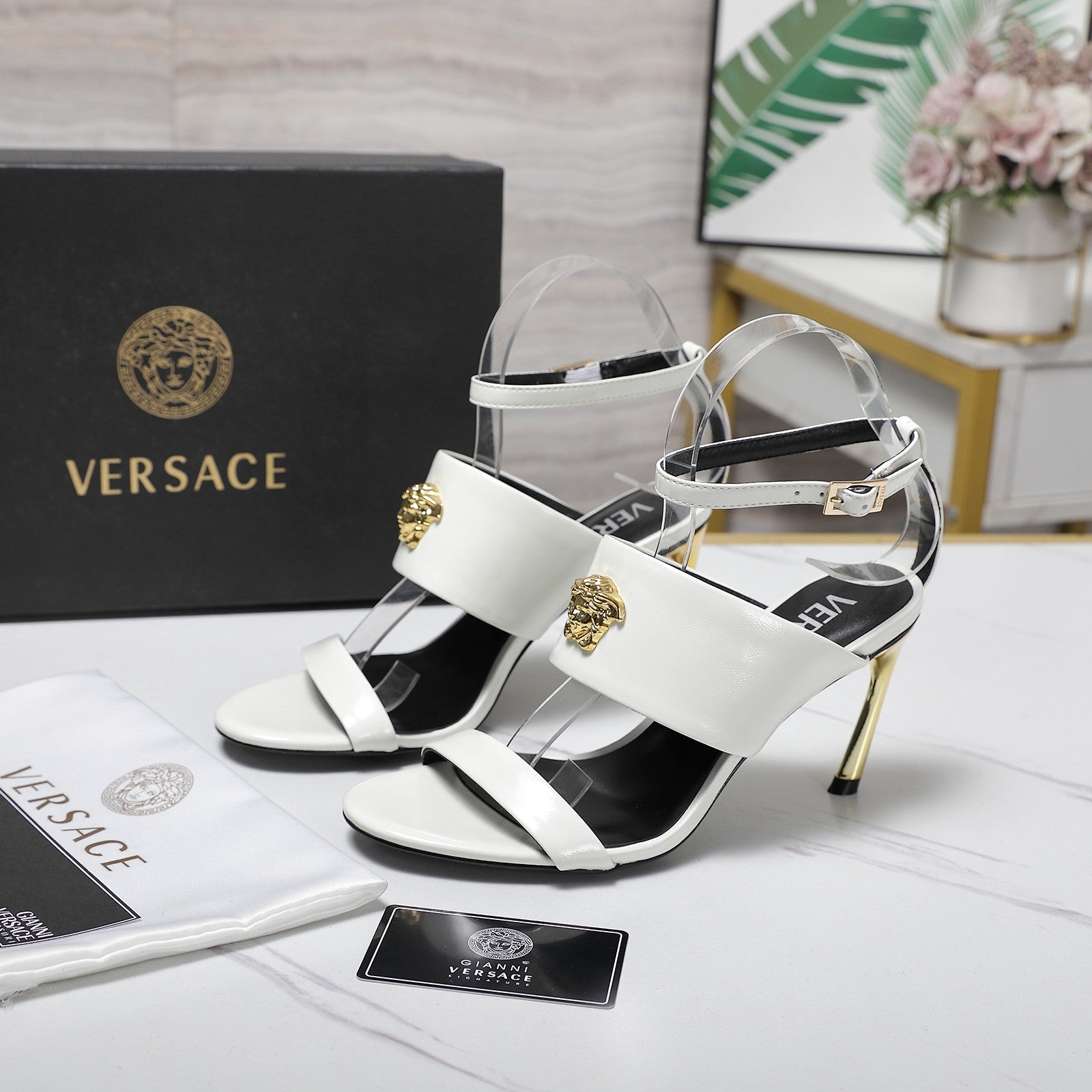 2025SS High-Heel Sandals – Signature Buckle Design